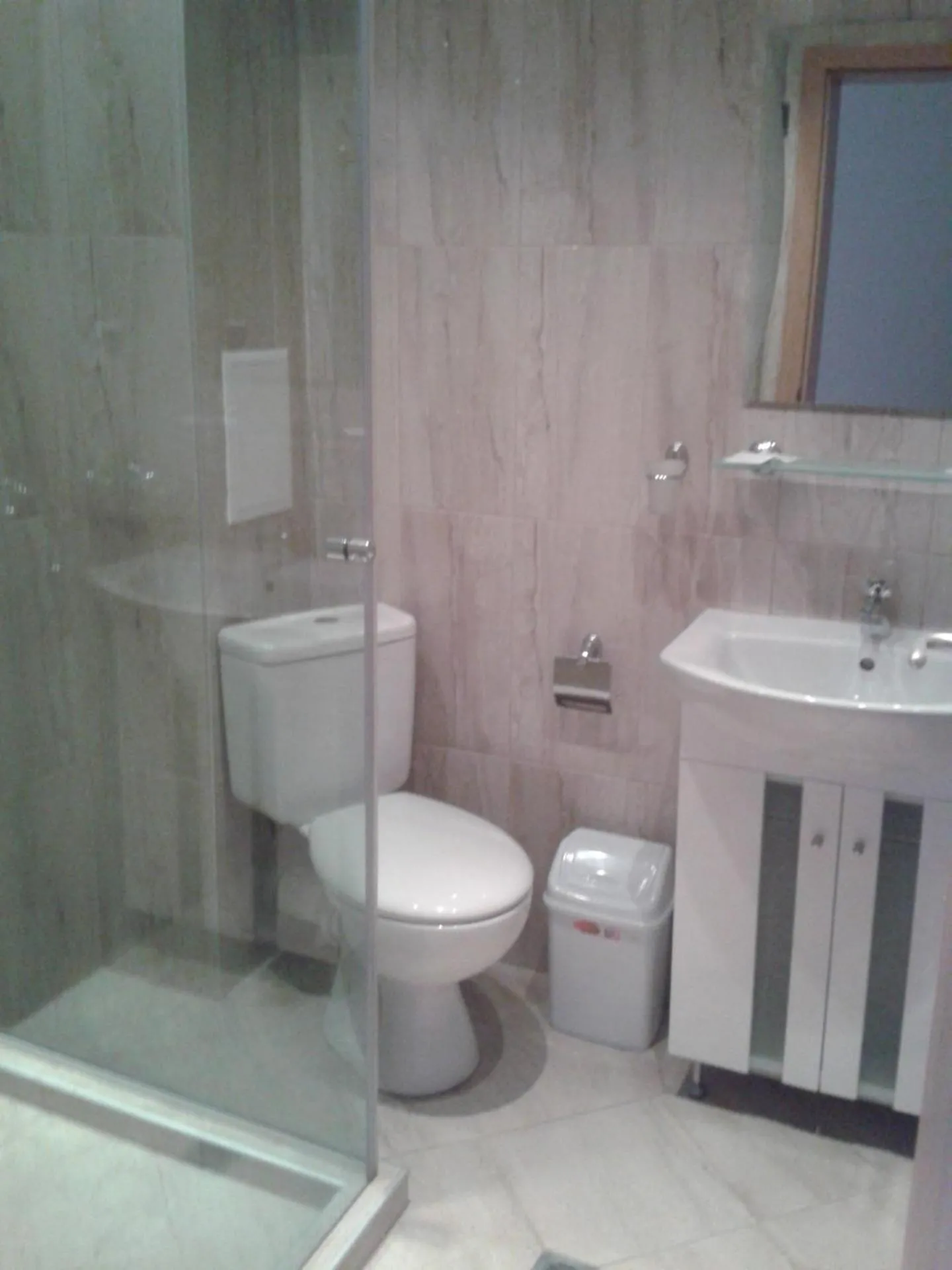 Bathroom in Hotel Seasons 3