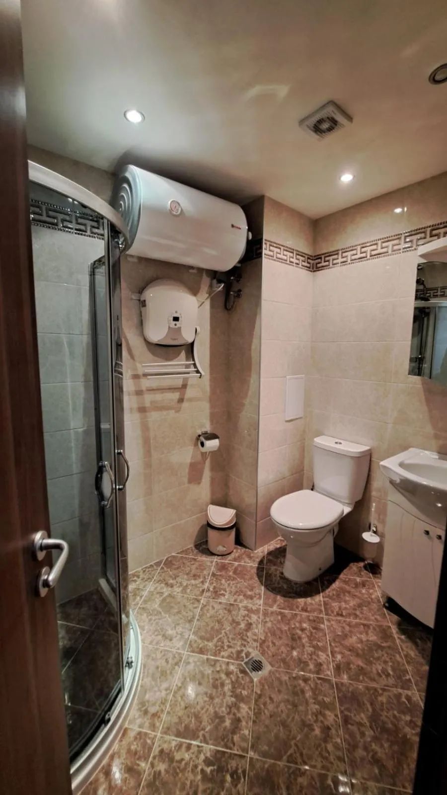 Bathroom in Hotel Seasons 3