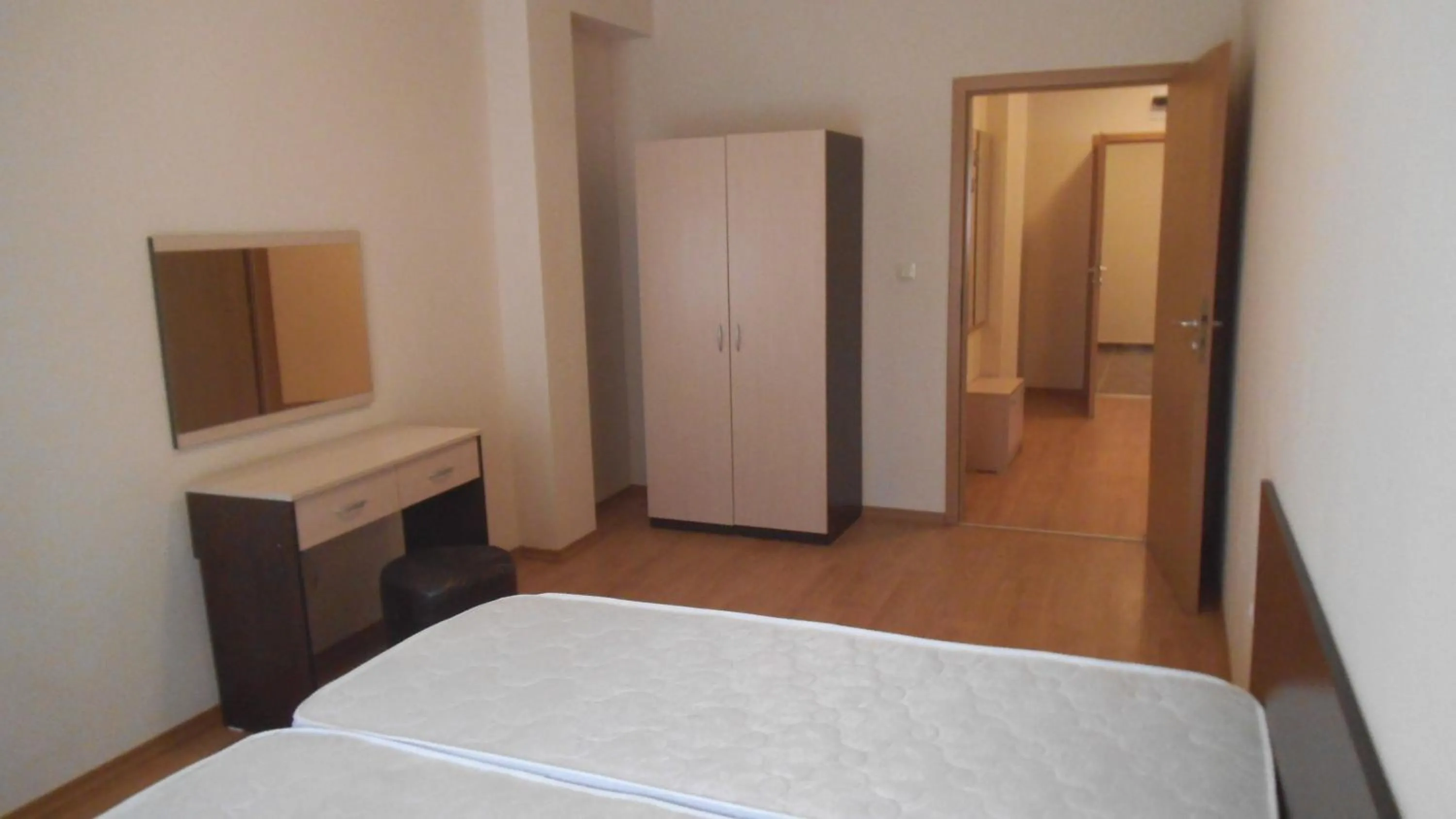 Bedroom, Bed in Hotel Seasons 3