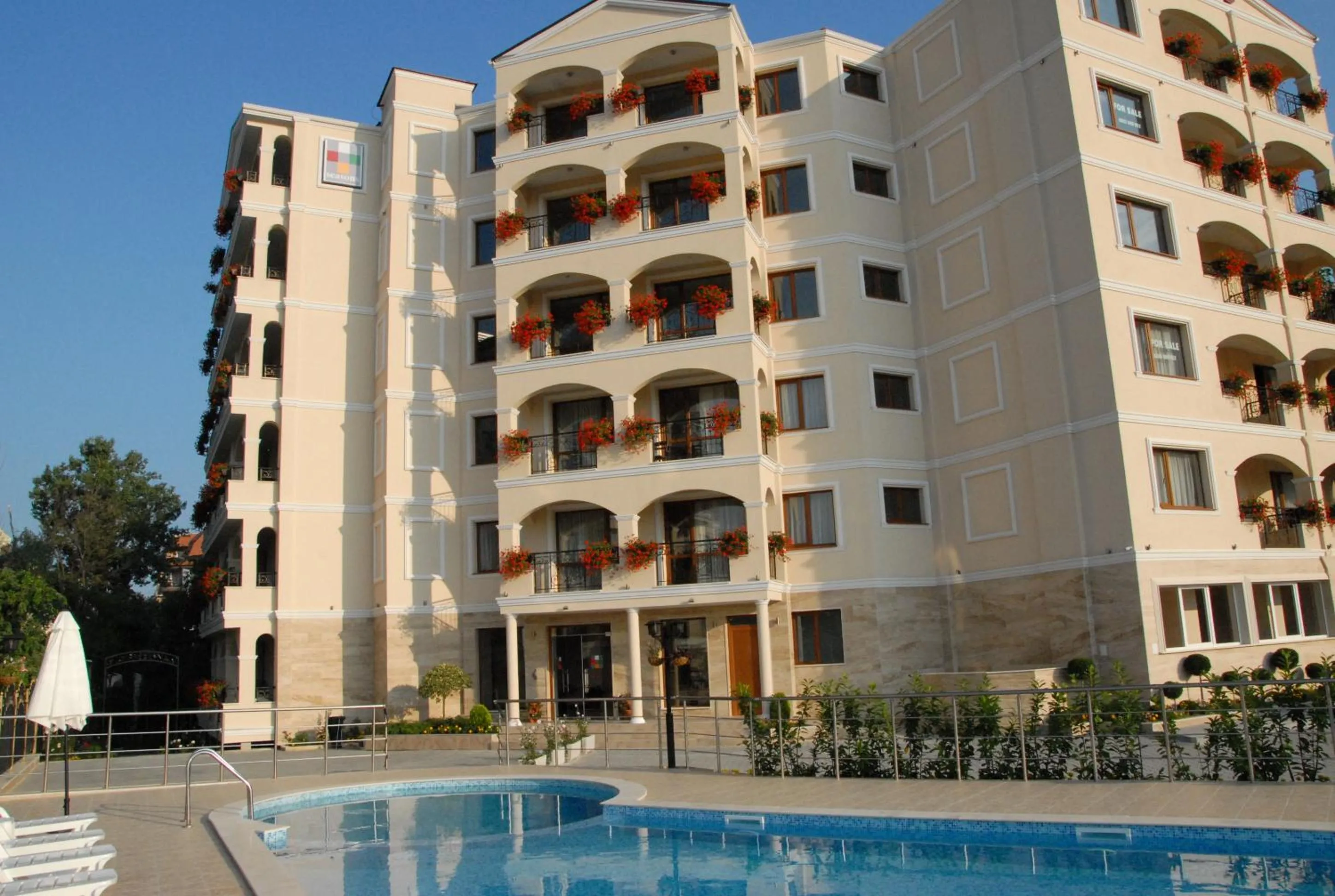 Property building in Hotel Seasons 3