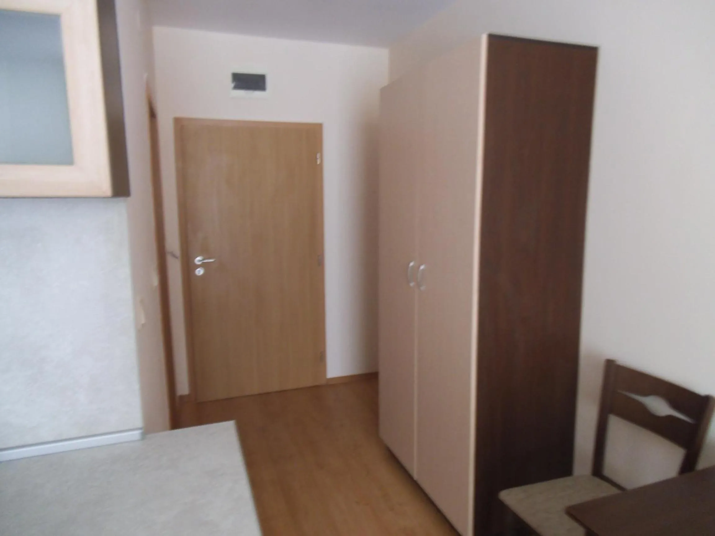 Photo of the whole room, Bed in Hotel Seasons 3