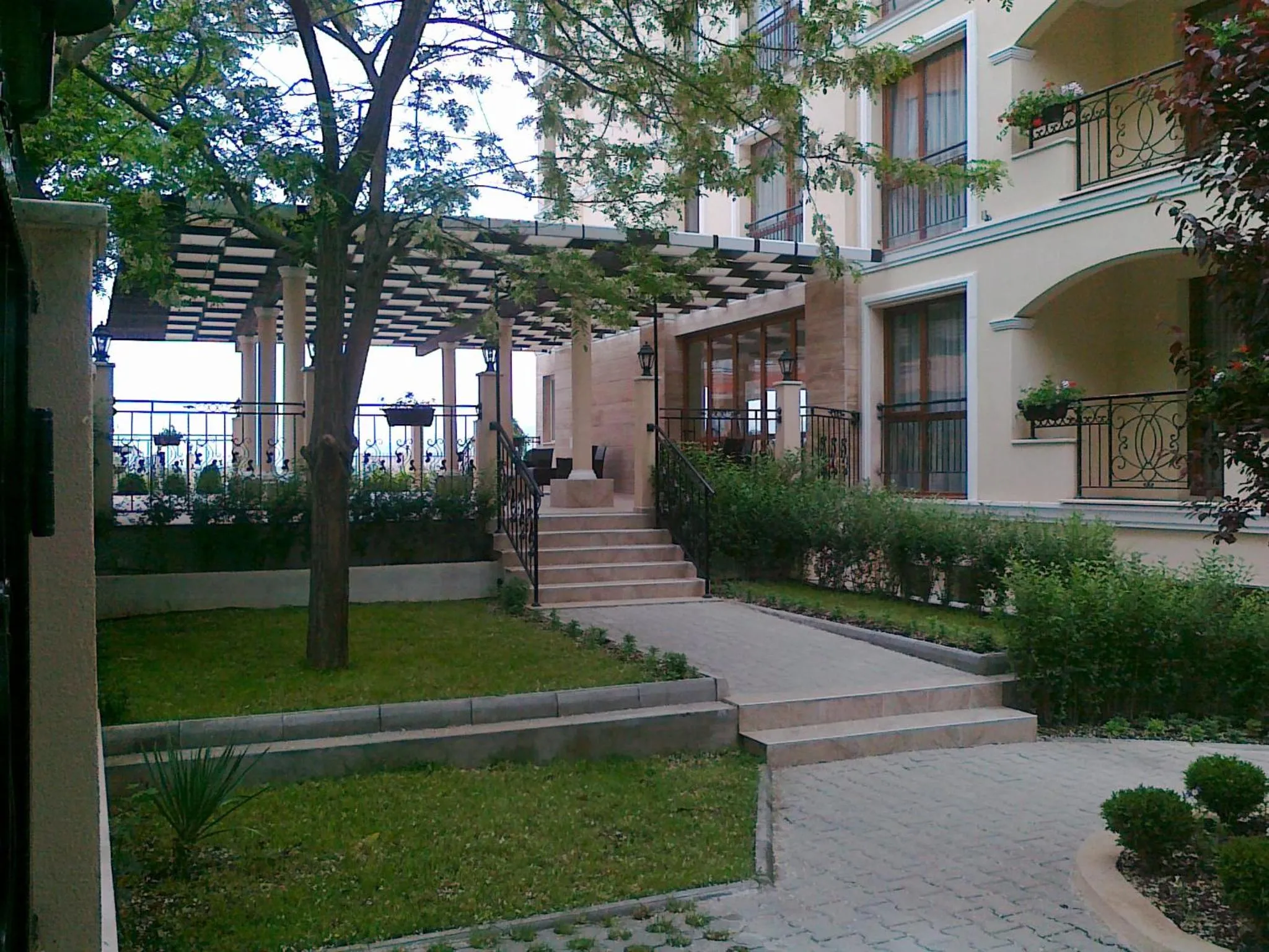 Patio in Hotel Seasons 3