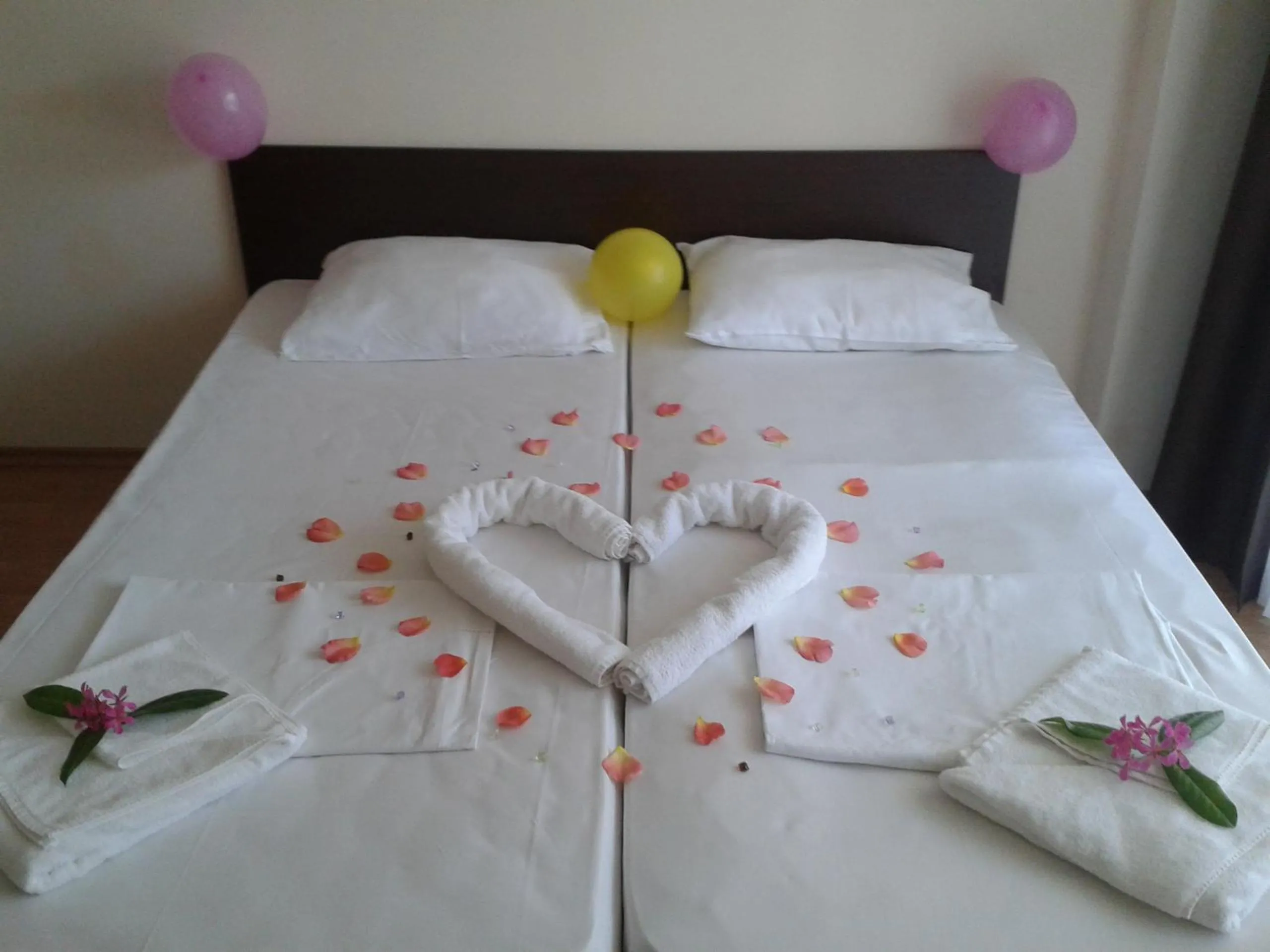 Decorative detail, Bed in Hotel Seasons 3