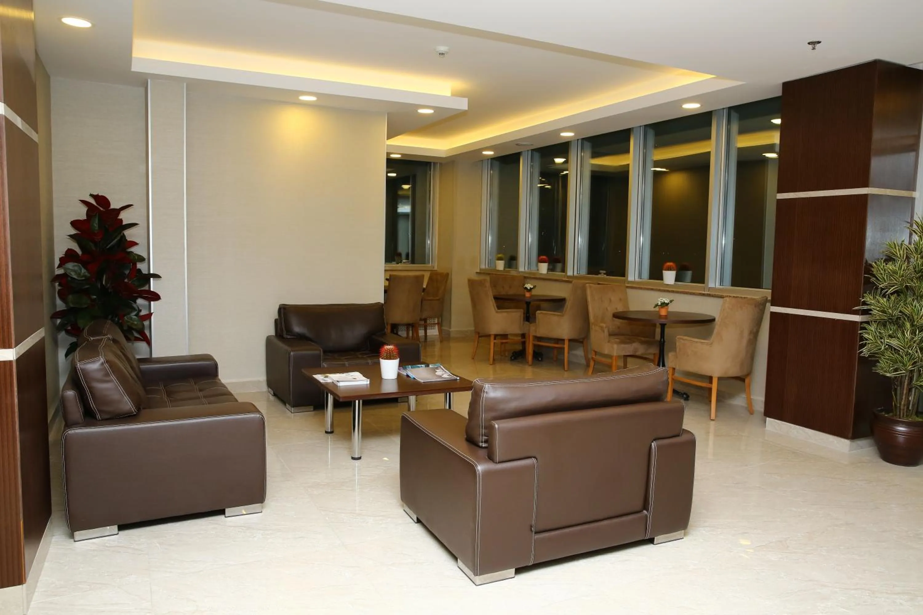 Lobby or reception in Golden Lounge Hotel