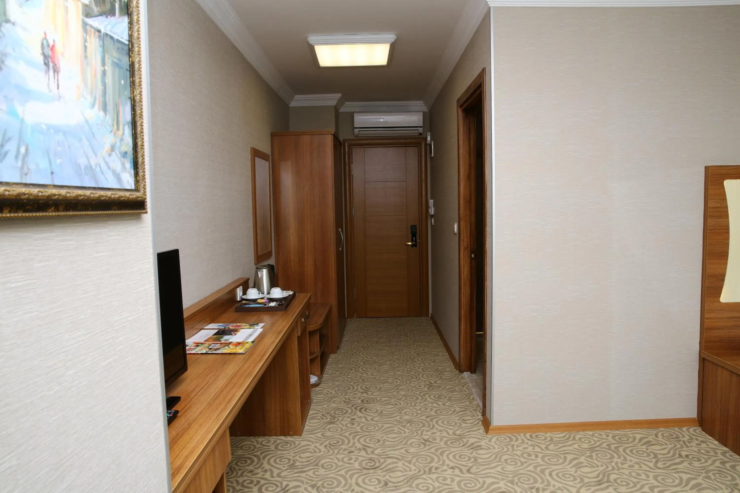 Photo of the whole room in Golden Lounge Hotel