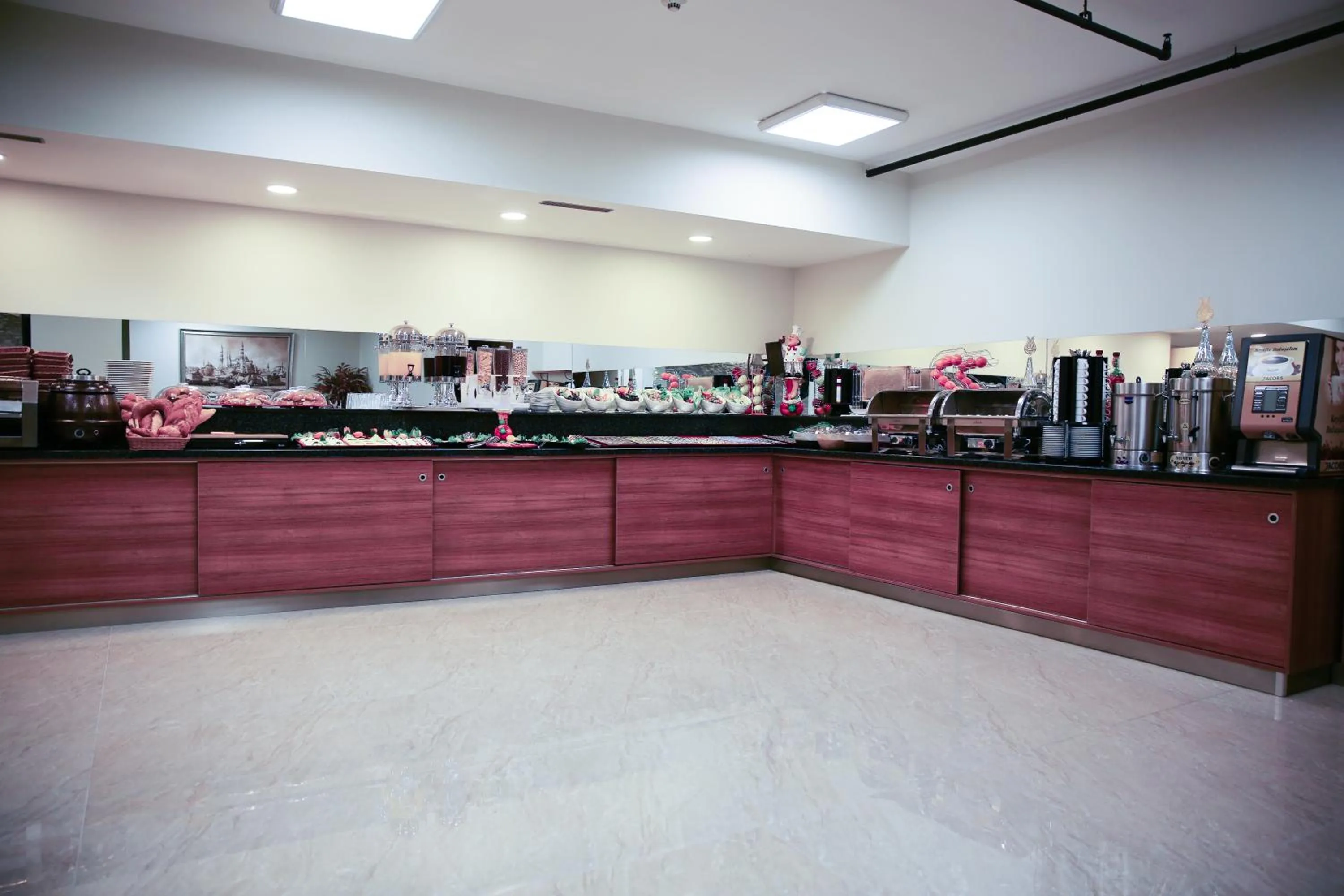 Restaurant/places to eat in Golden Lounge Hotel