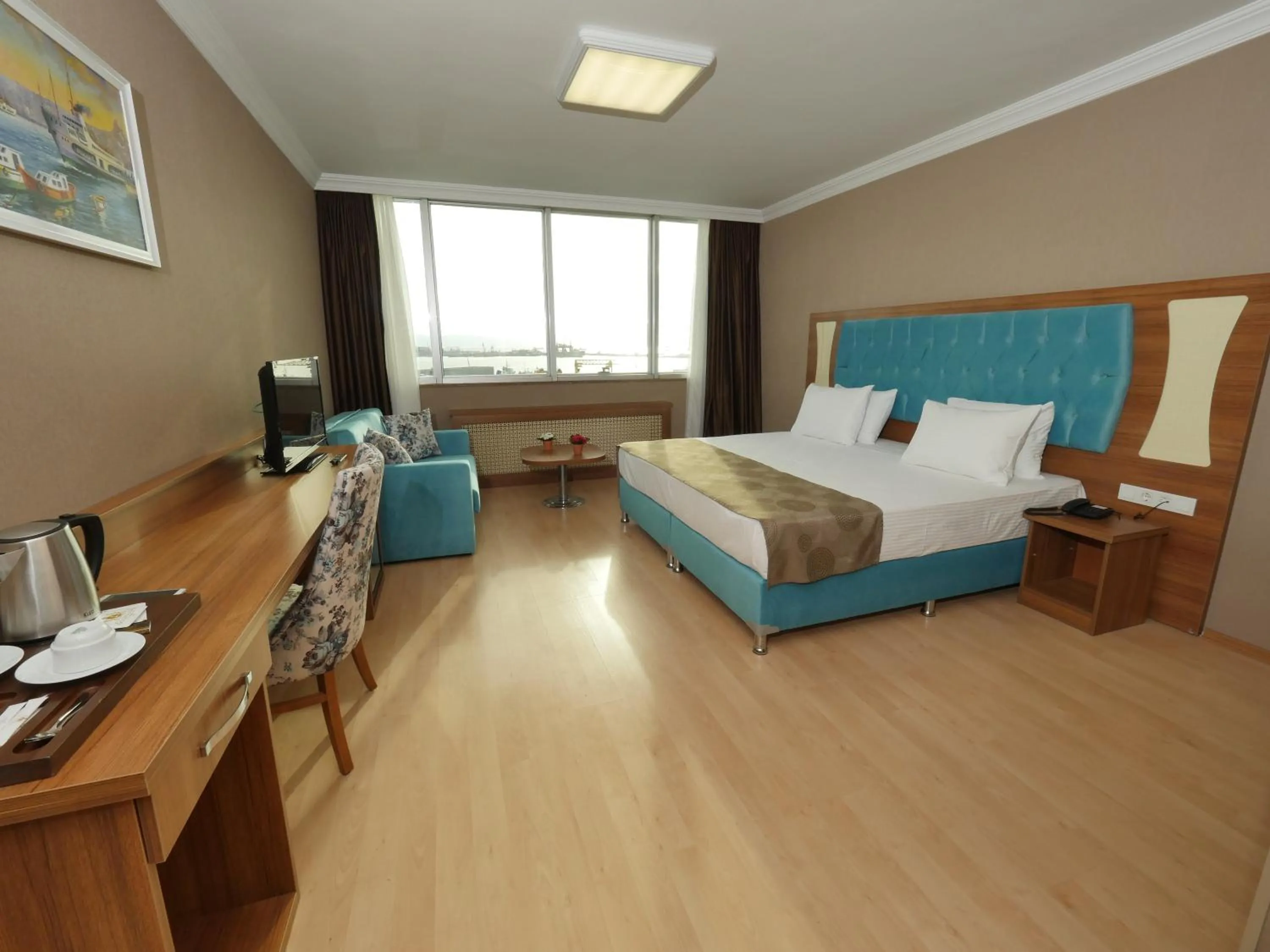 Photo of the whole room, Bed in Golden Lounge Hotel