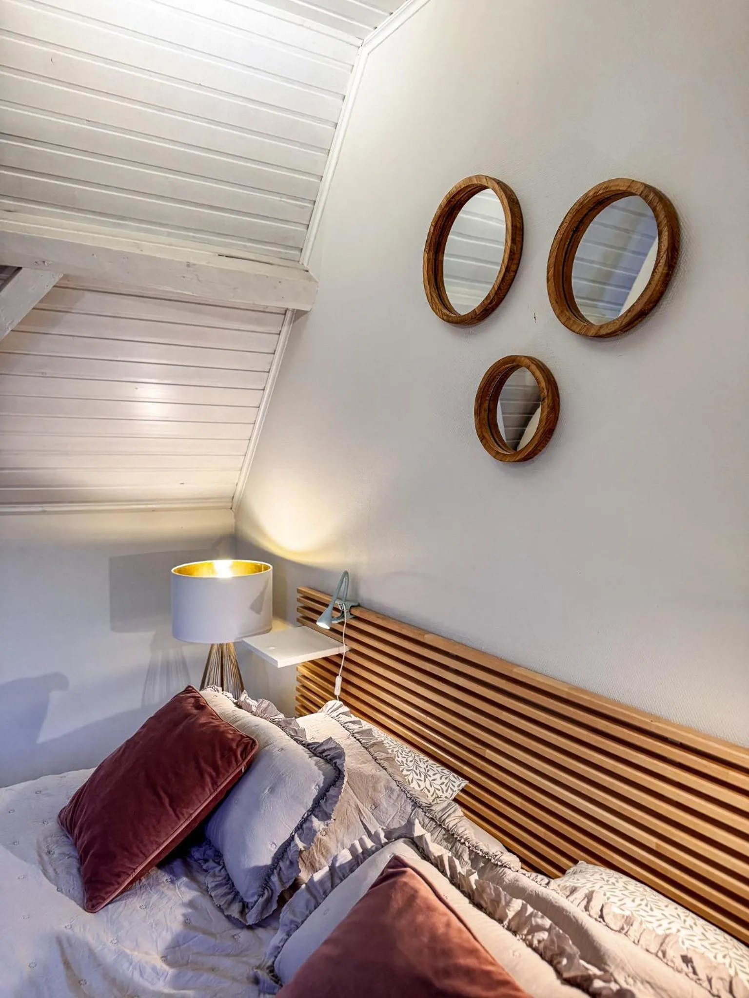 Bedroom, Bed in Skindles Guesthouse