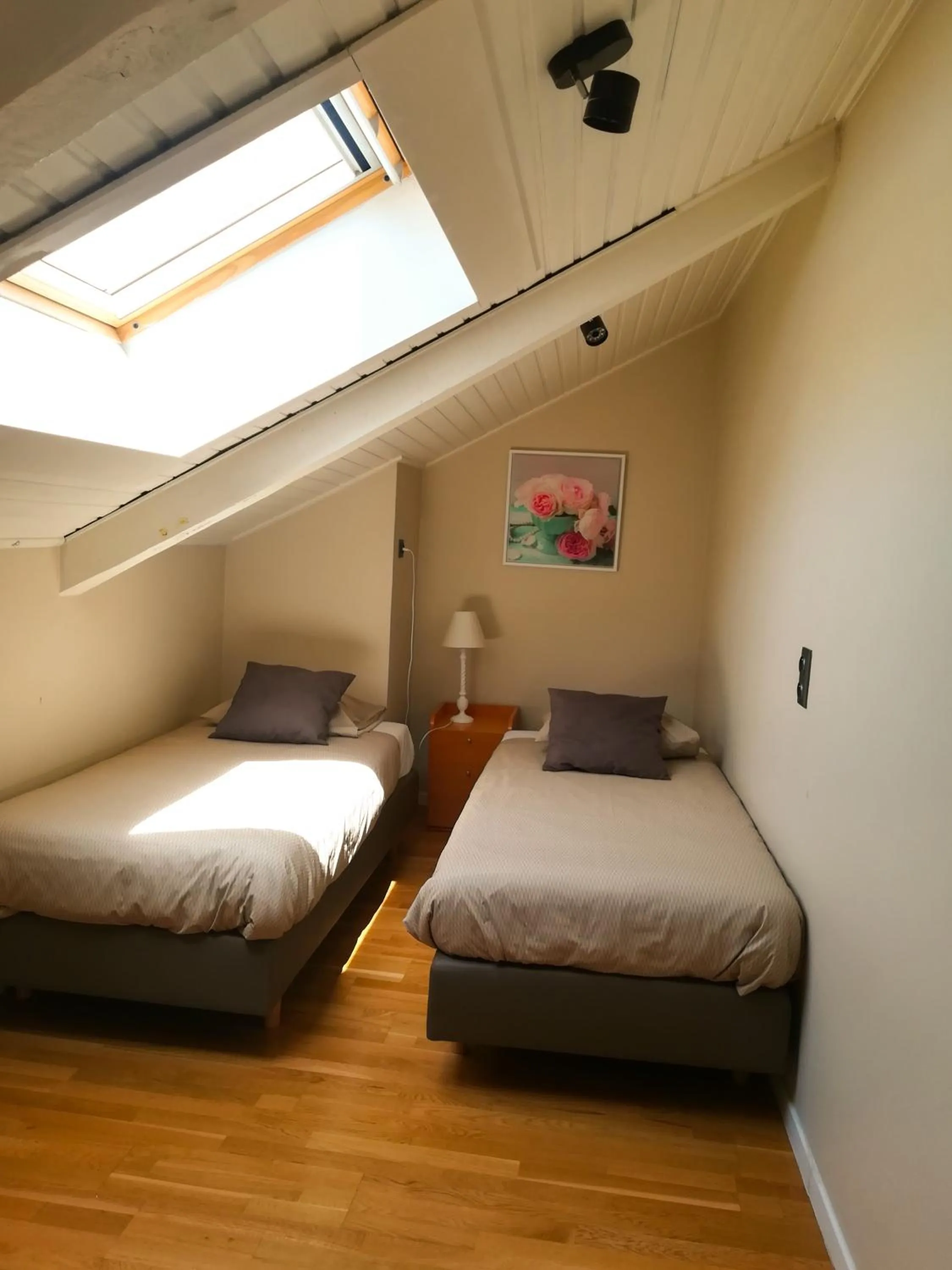 Bed in Skindles Guesthouse