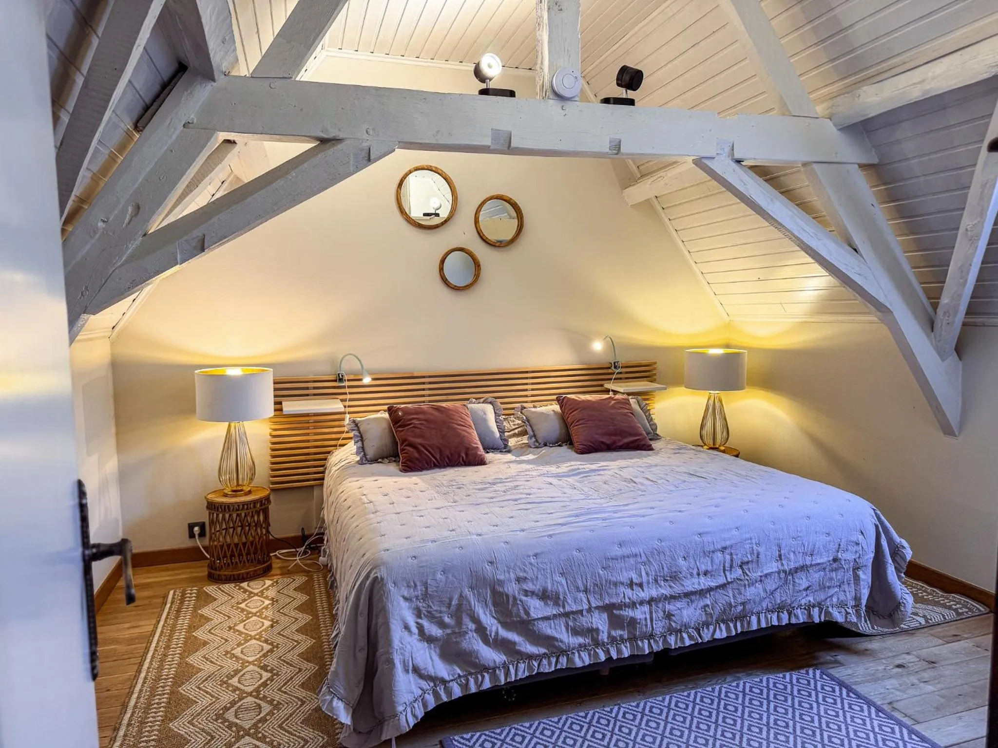 Bed in Skindles Guesthouse