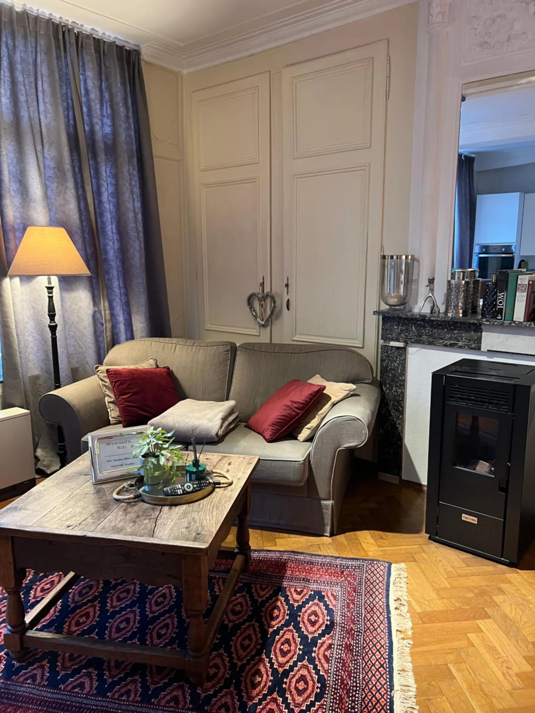 Living room in Skindles Guesthouse