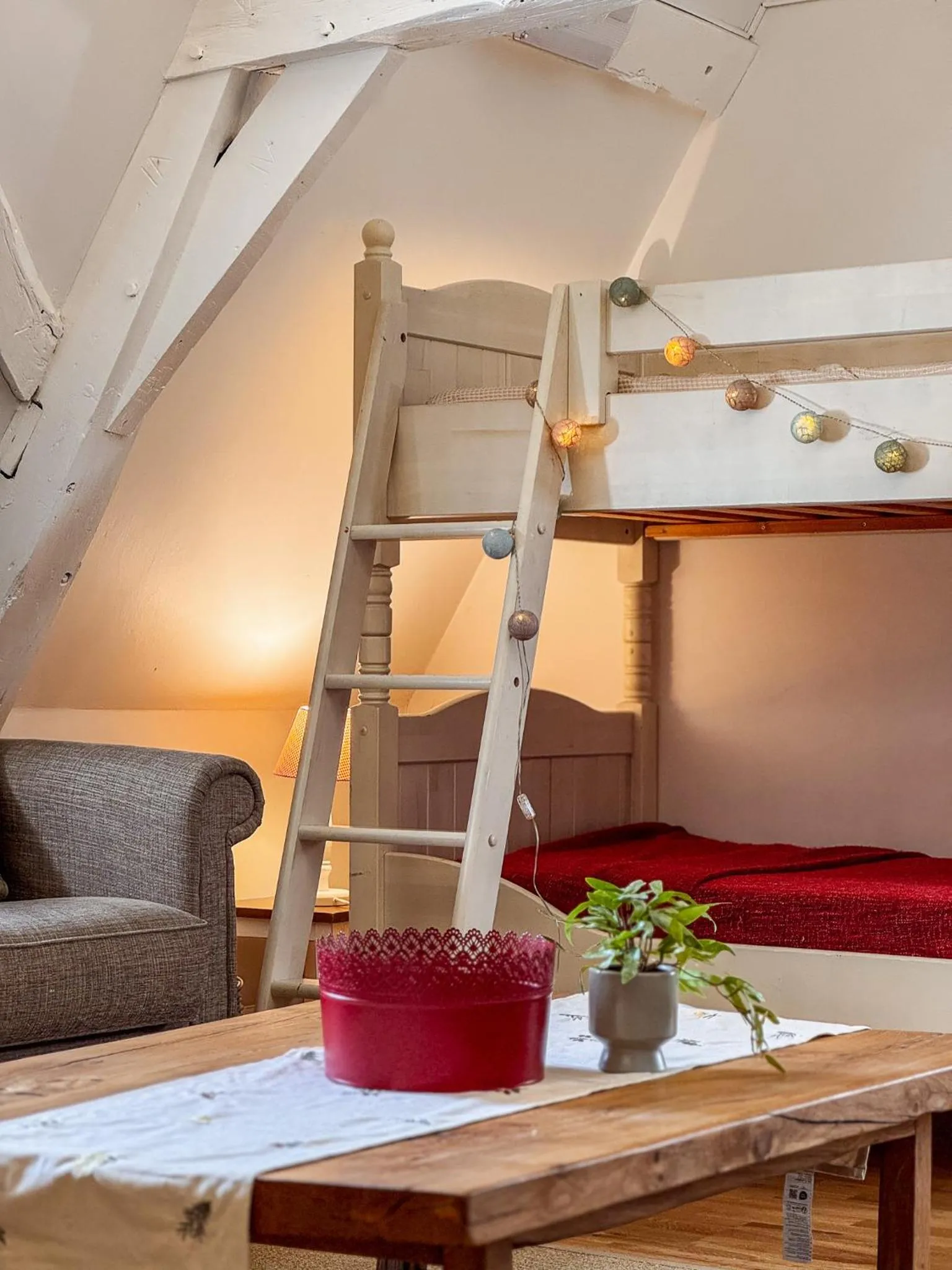 bunk bed in Skindles Guesthouse