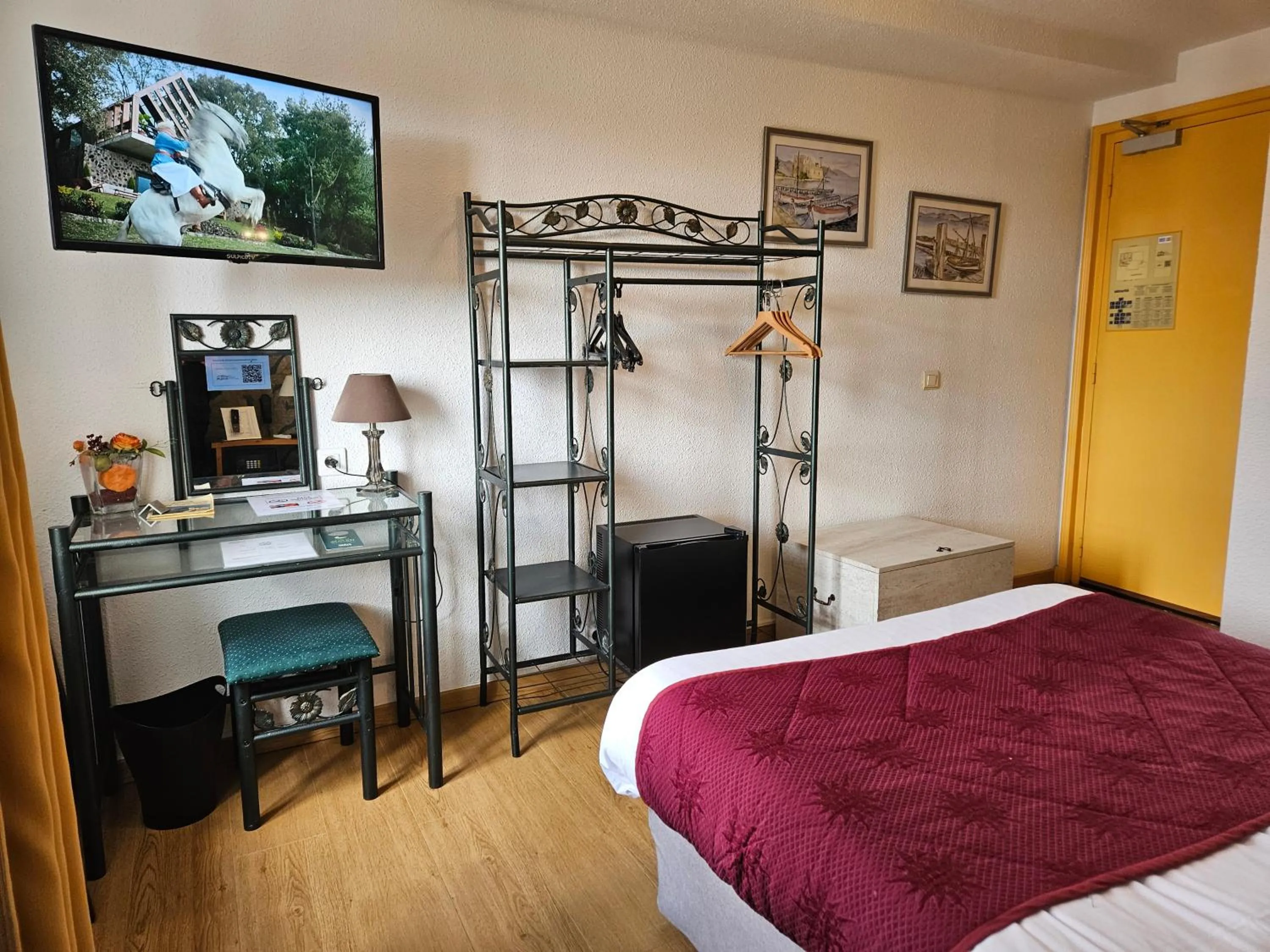 Photo of the whole room, Bed in Le Val d'Amby