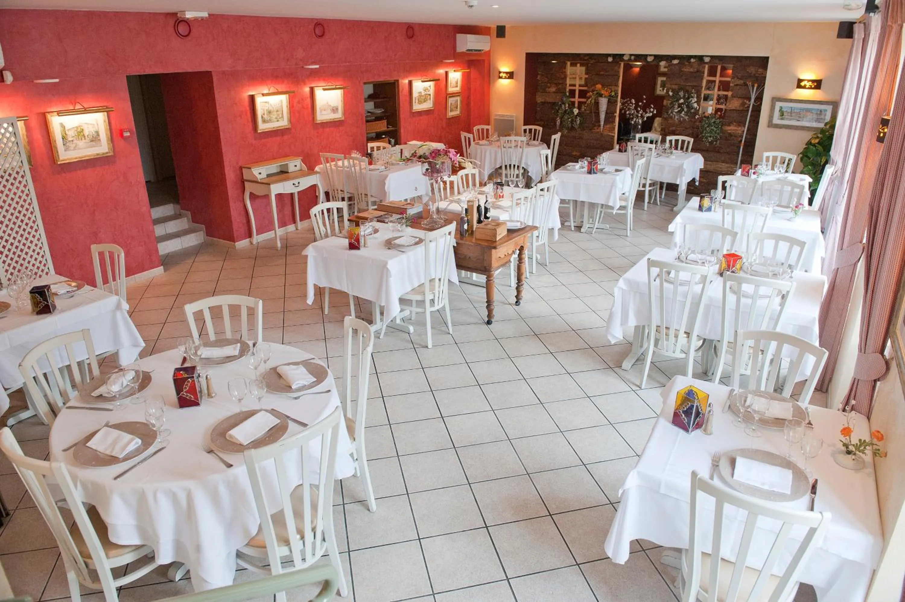 Restaurant/places to eat in Le Val d'Amby