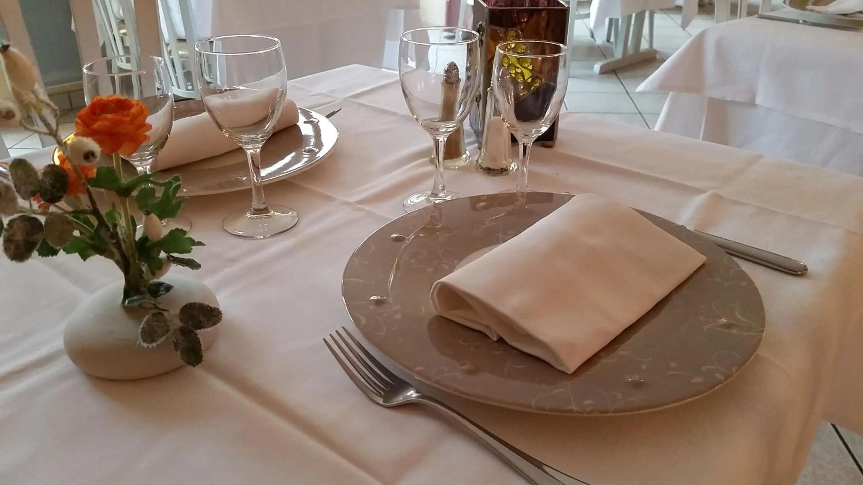 Restaurant/places to eat in Le Val d'Amby