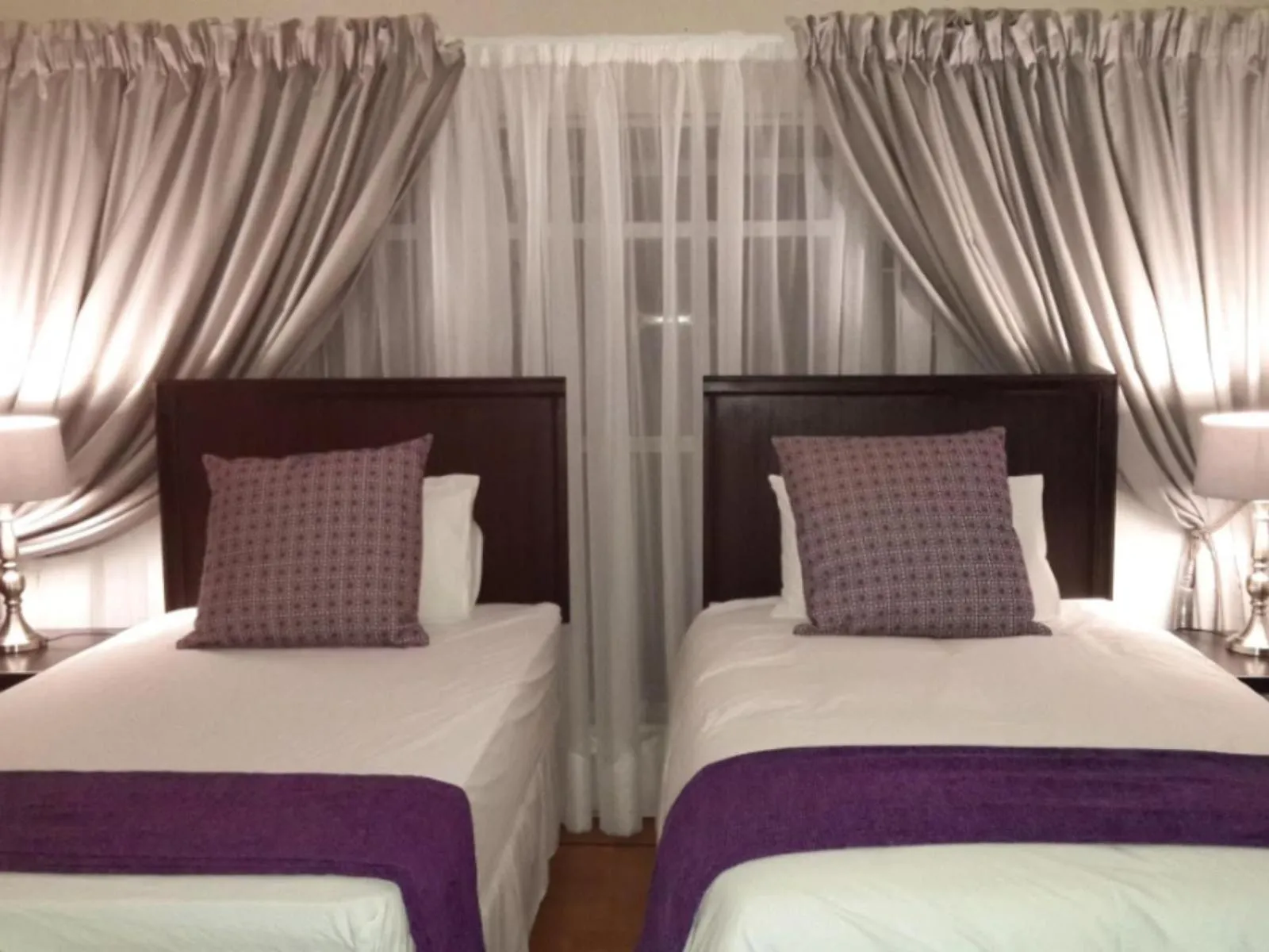 Double or Twin Room with Private Bathroom in The Willow Tree Guesthouse