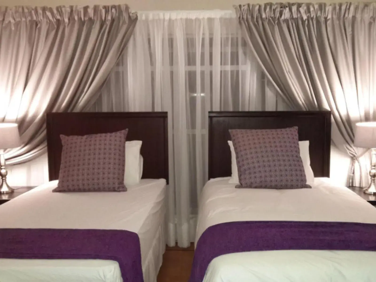 Double or Twin Room with Private Bathroom in The Willow Tree Guesthouse Double or Twin Room with Private Bathroom in The Willow Tree Guesthouse