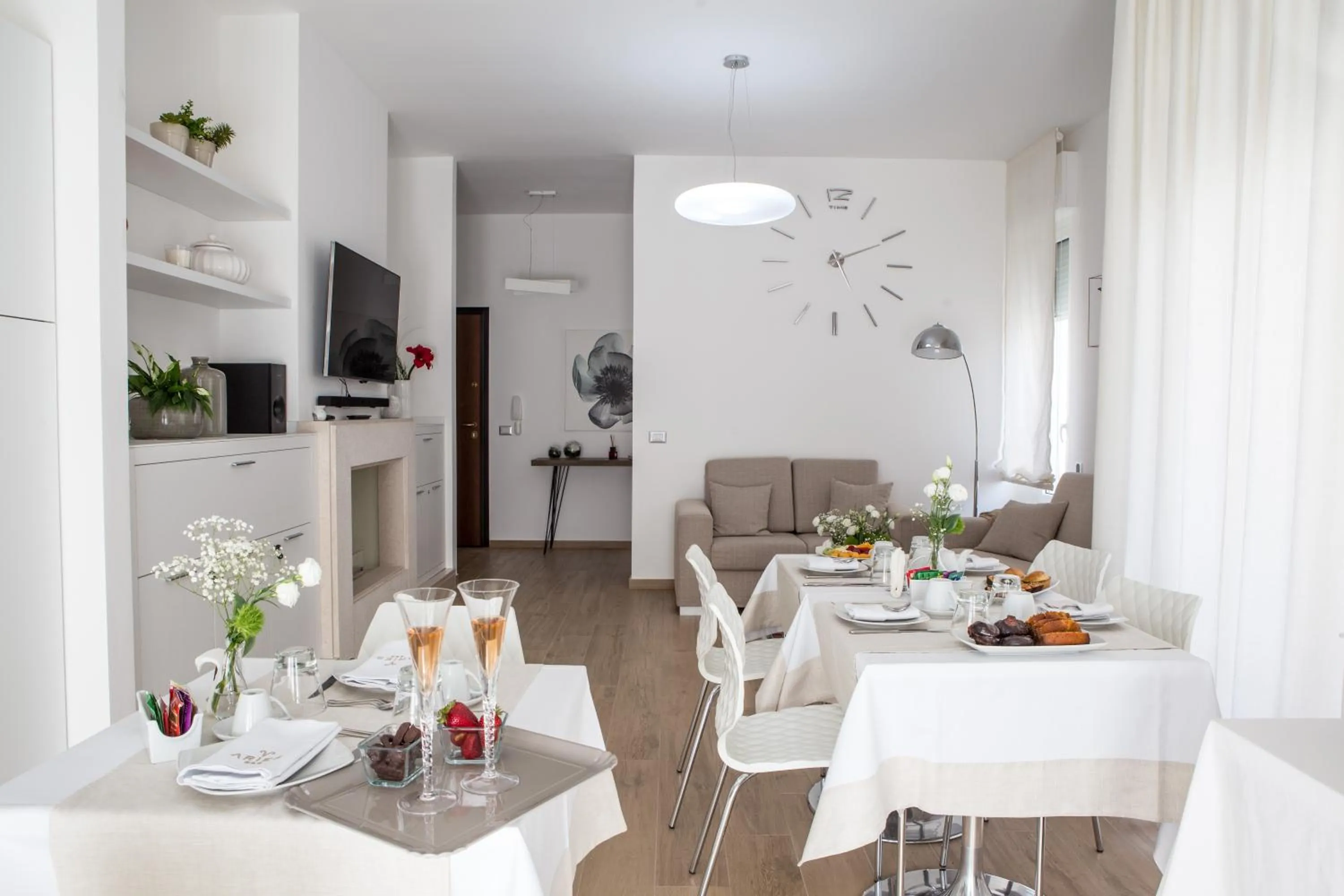 Communal lounge/ TV room in B&B Aries