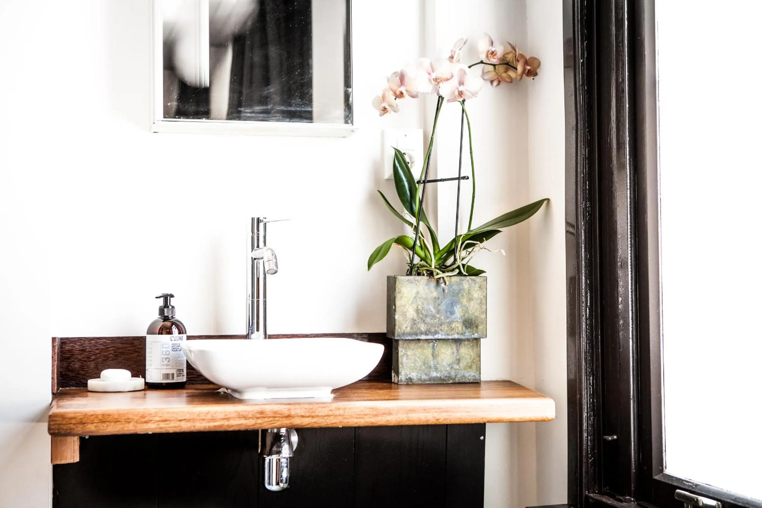 Bathroom in Zwanestein Canal House