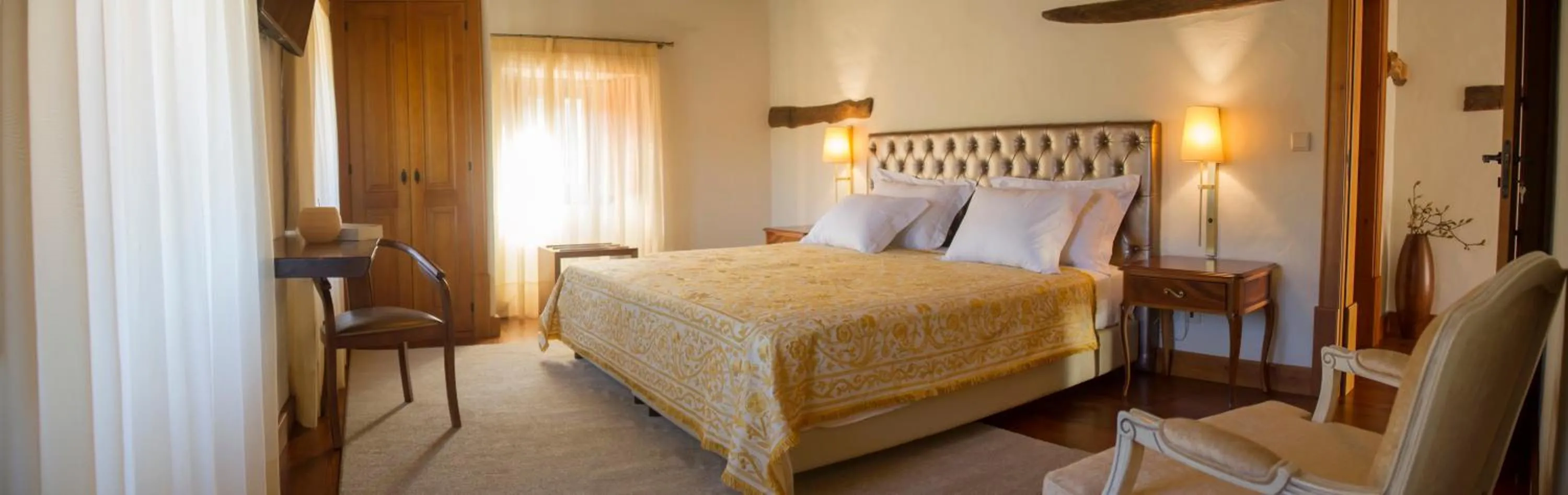 Day, Bed in Refúgios do Pinhal