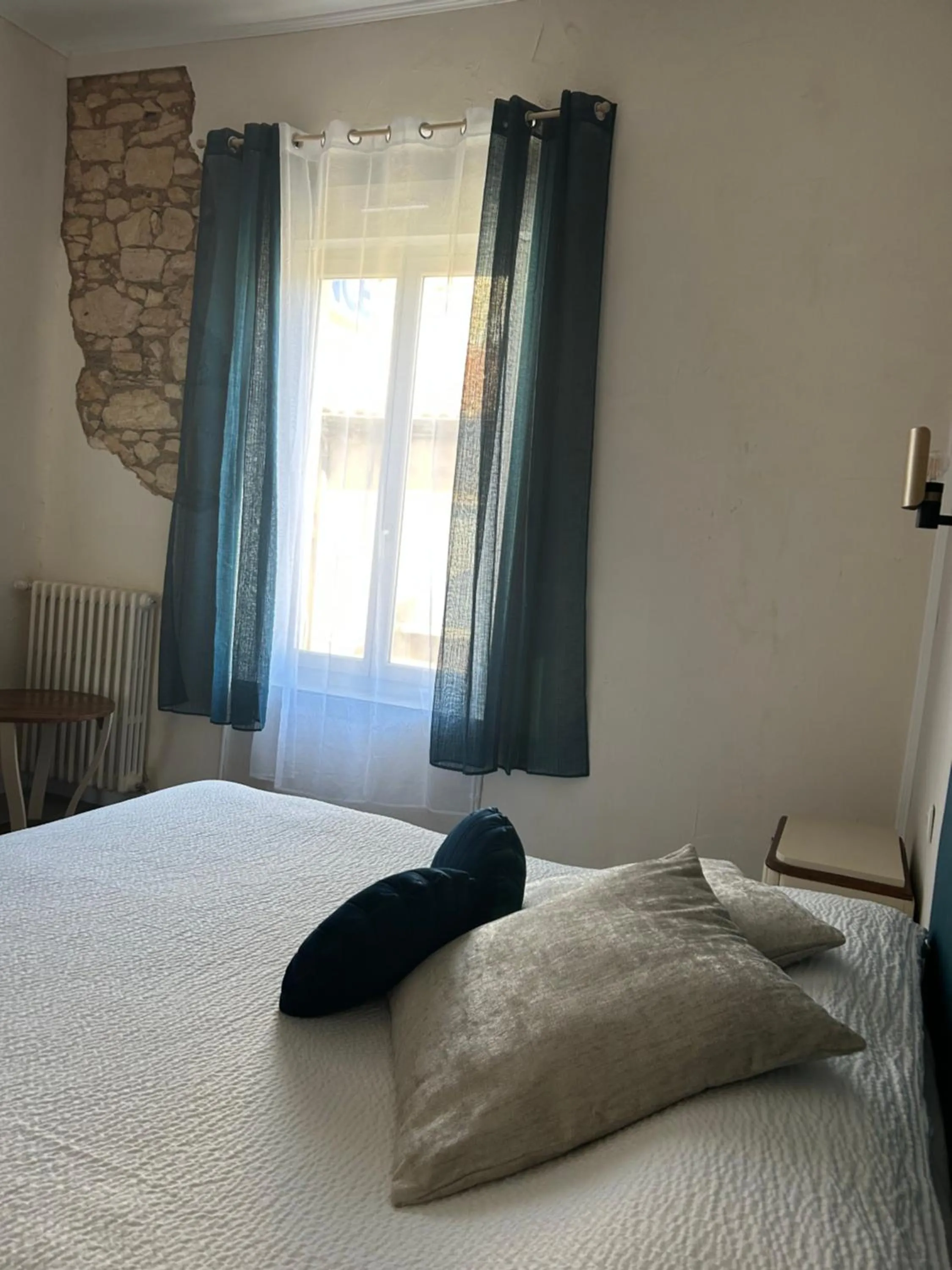 Bedroom, Bed in Hotel de France