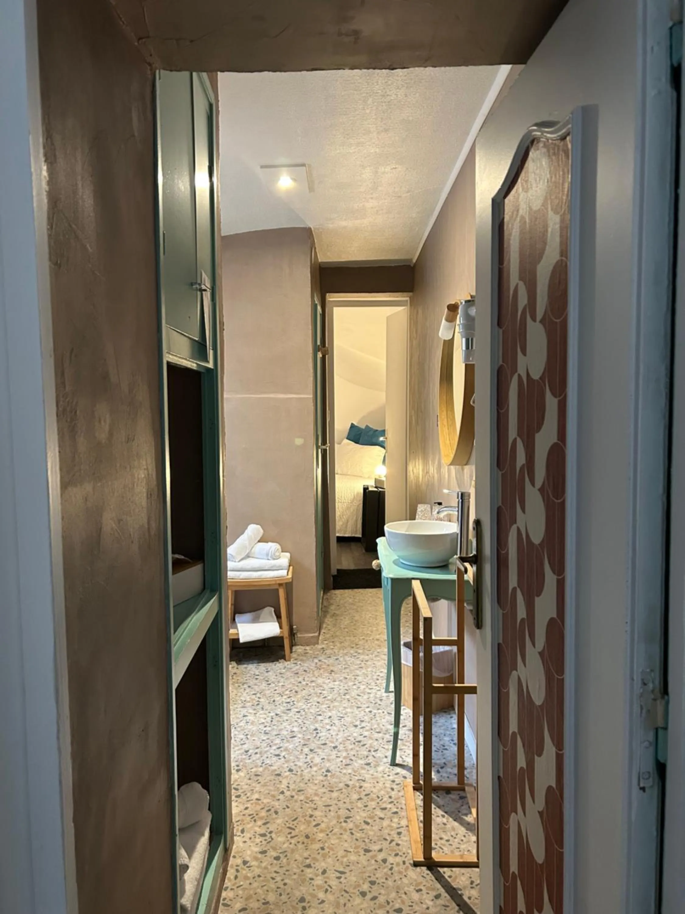 Bathroom, Bed in Hotel de France
