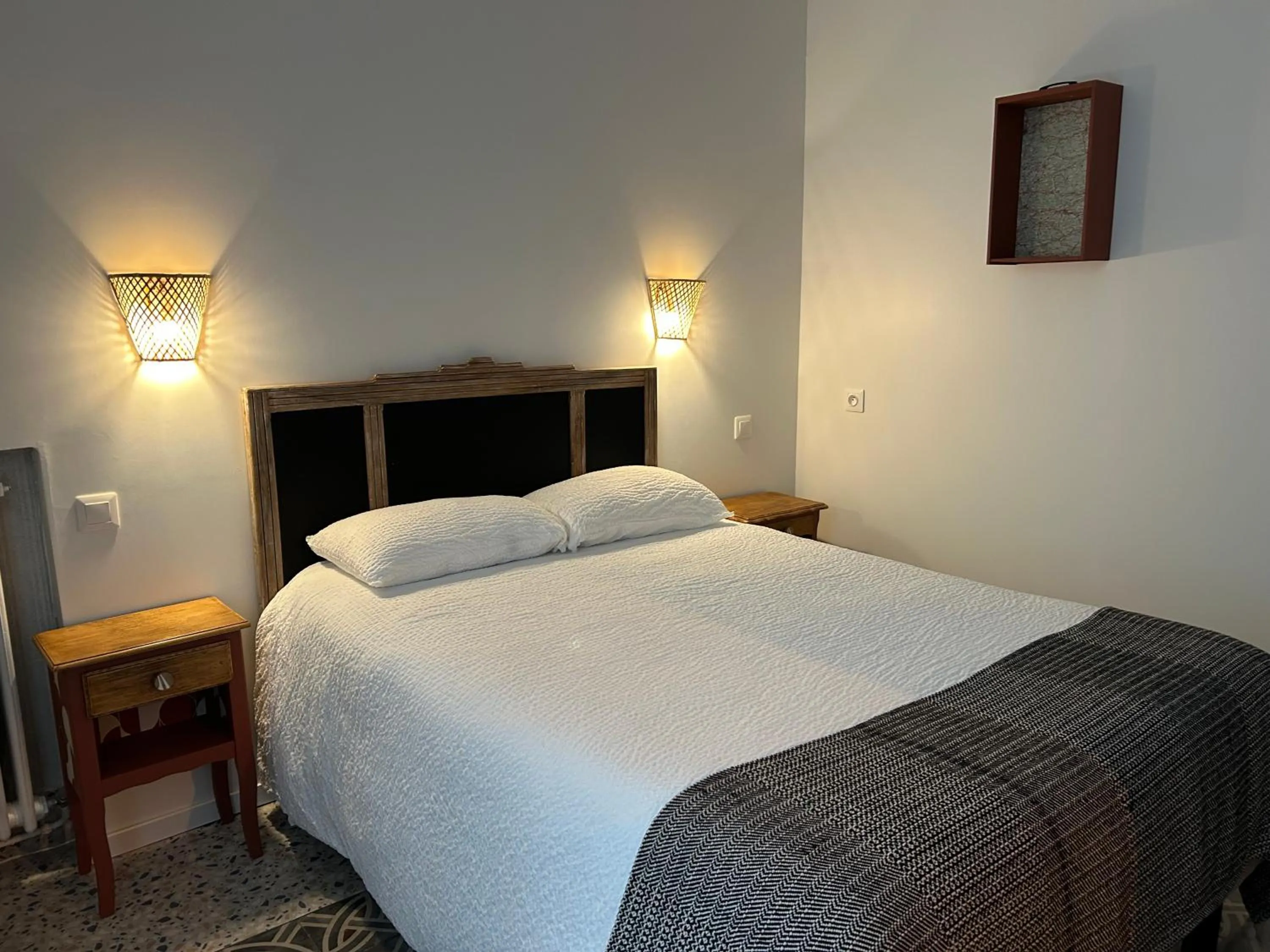 Bedroom, Bed in Hotel de France