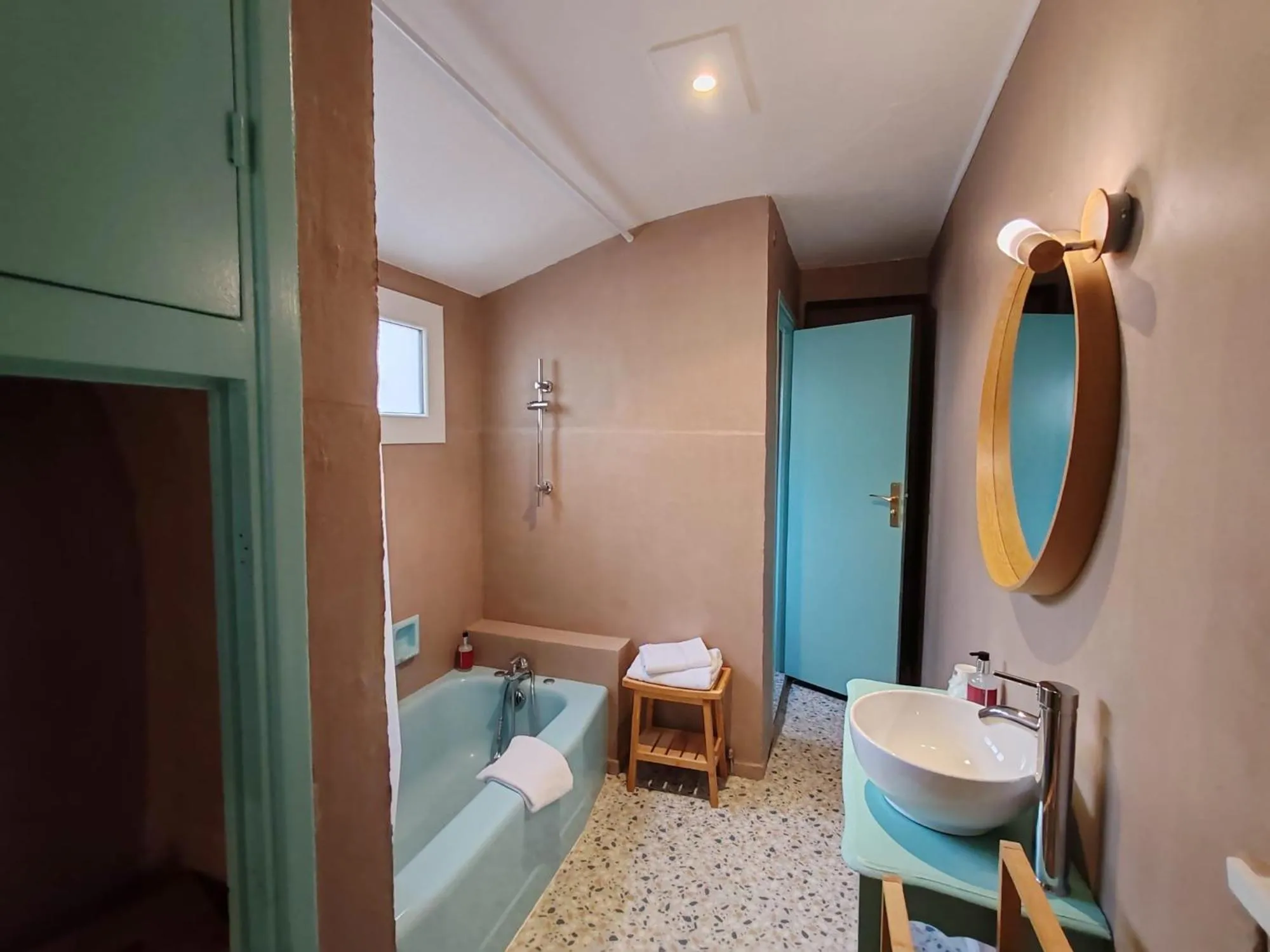 Bath in Hotel de France