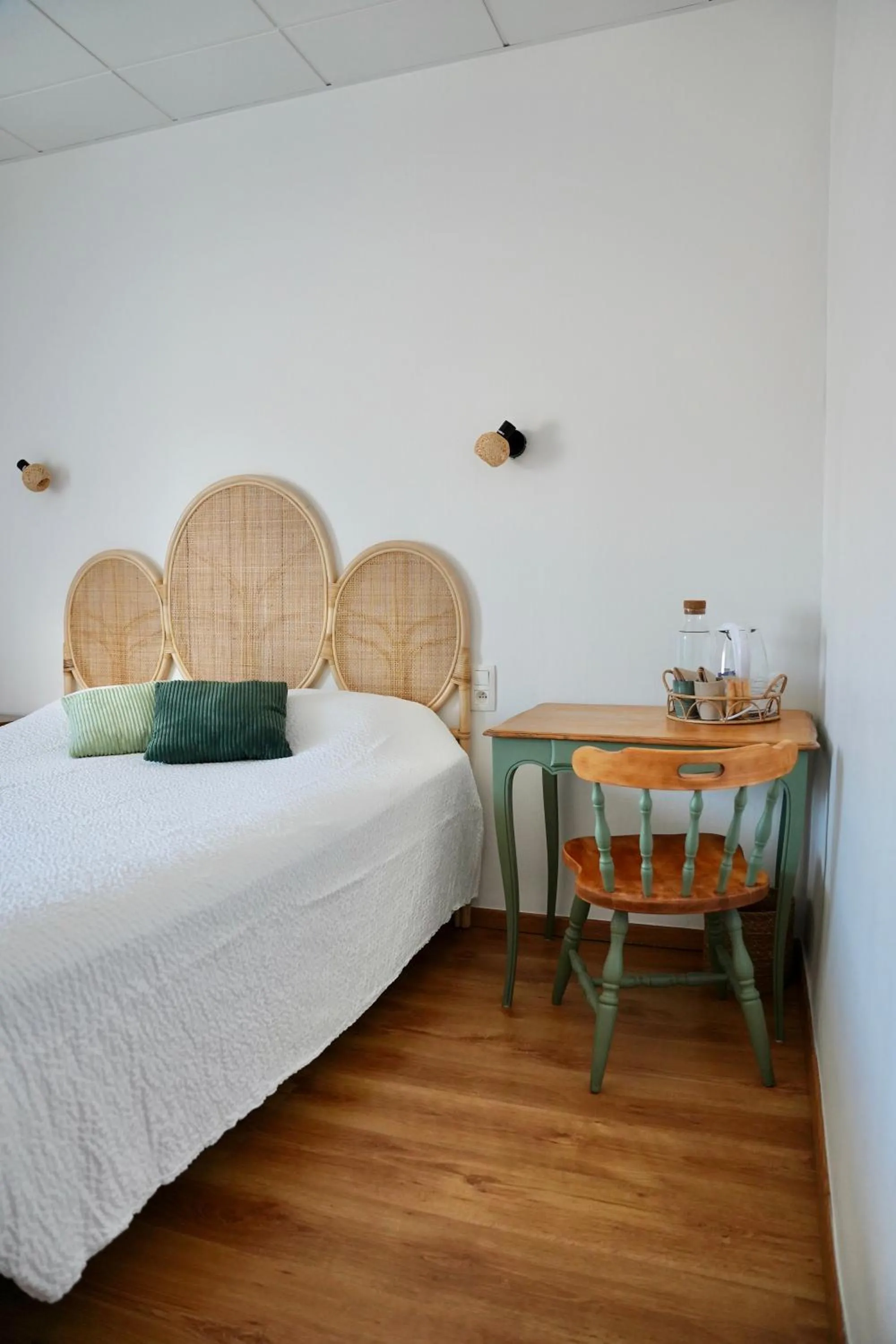 Bedroom, Bed in Hotel de France