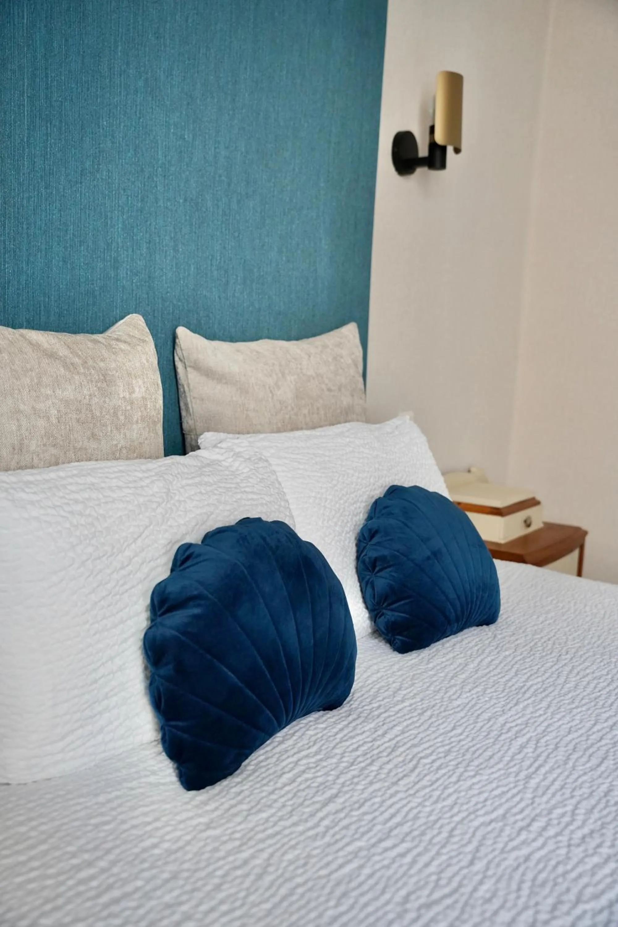 Bedroom, Bed in Hotel de France