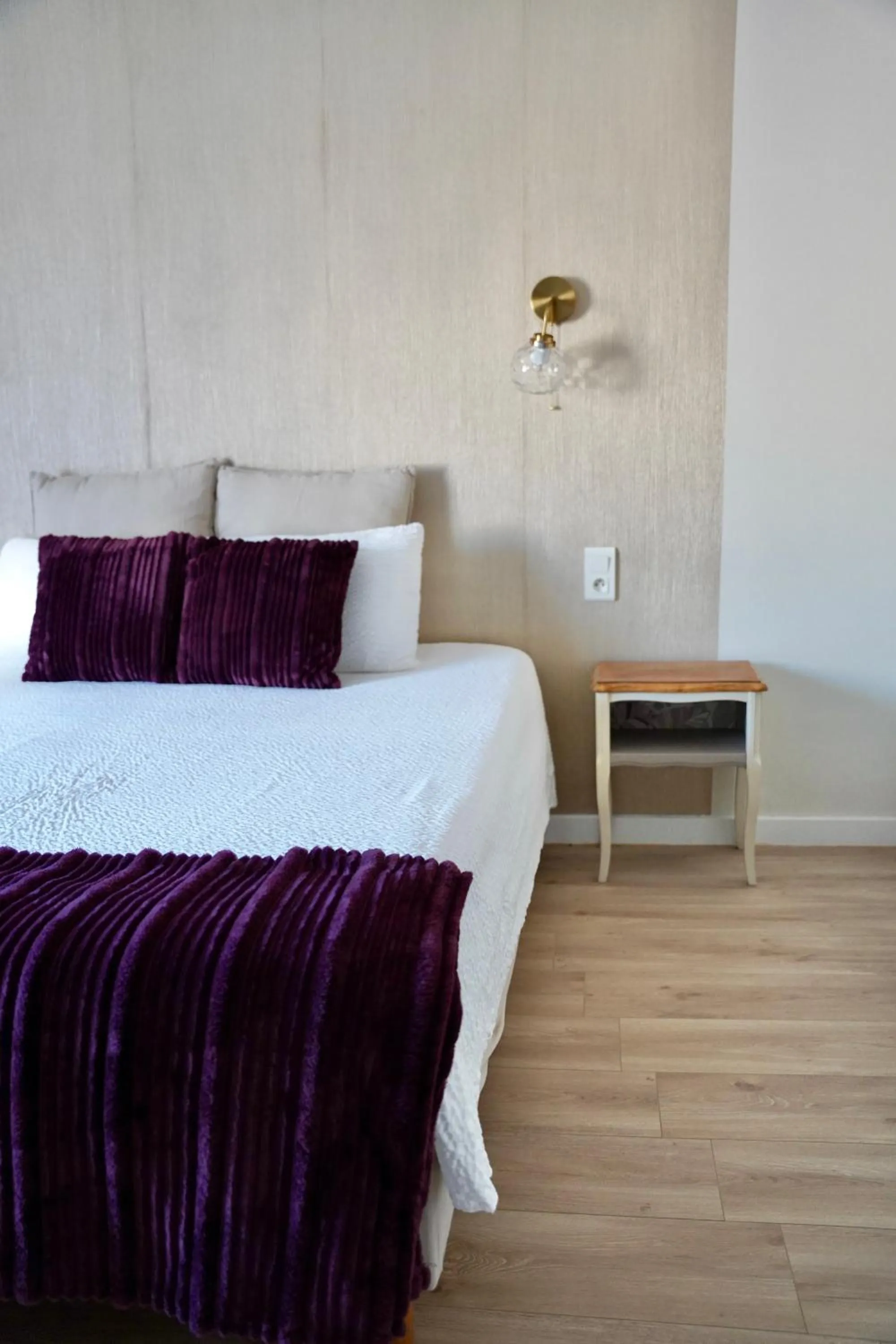 Bedroom, Bed in Hotel de France