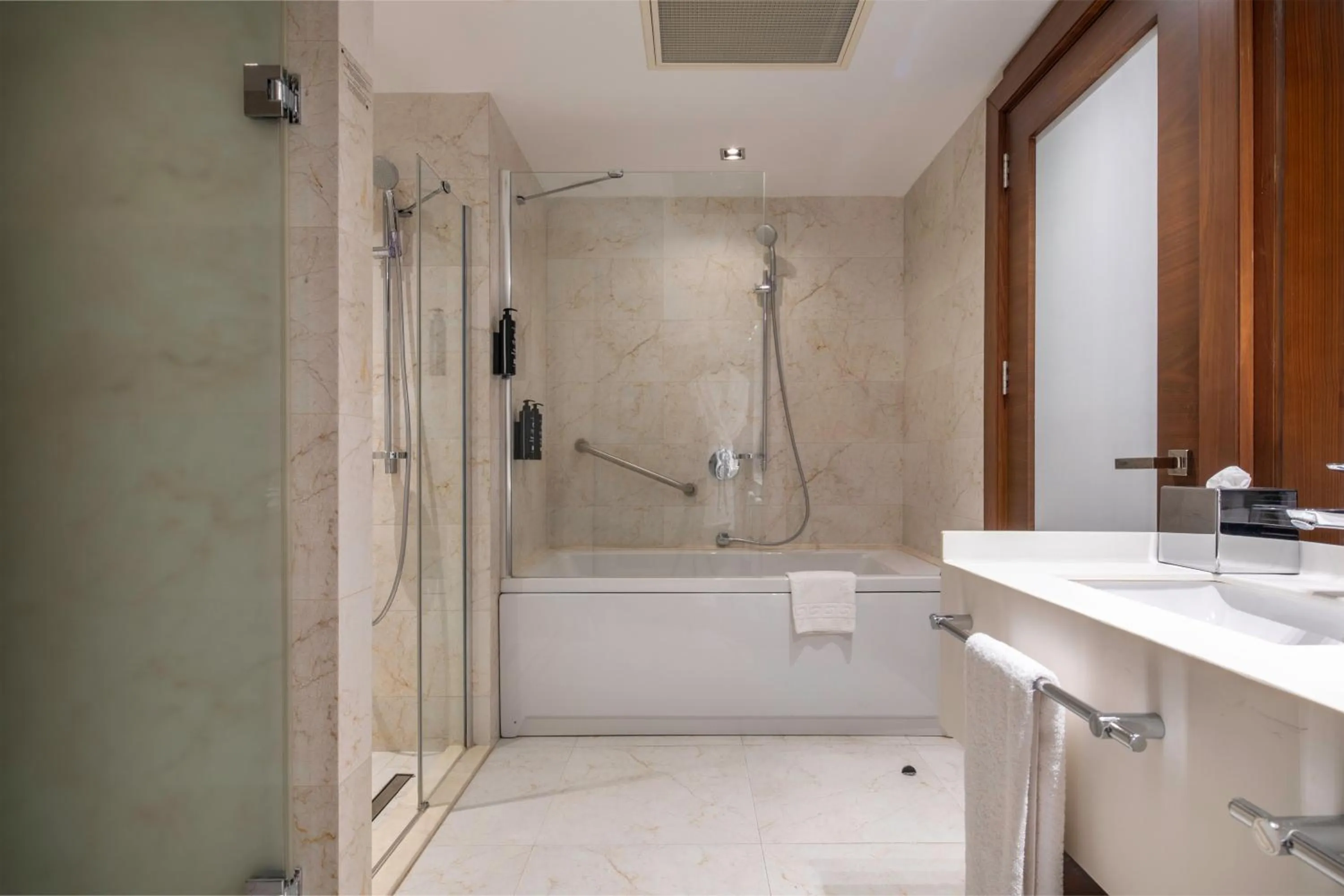 Bathroom in Grand Harilton Otel