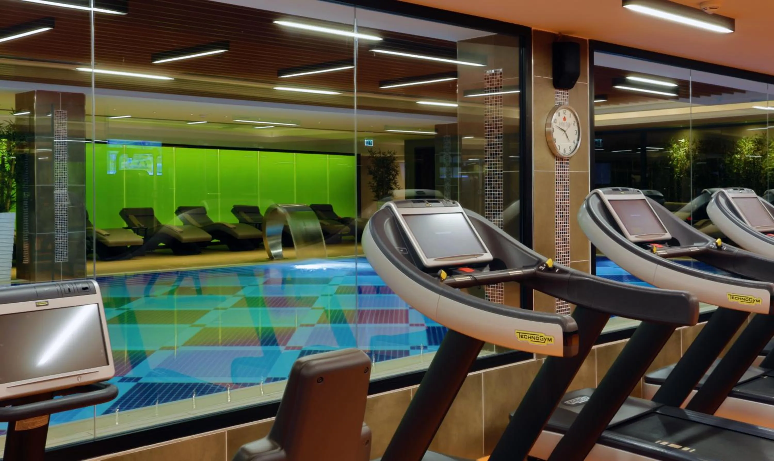 Fitness centre/facilities in Royal Stay Palace Hotel