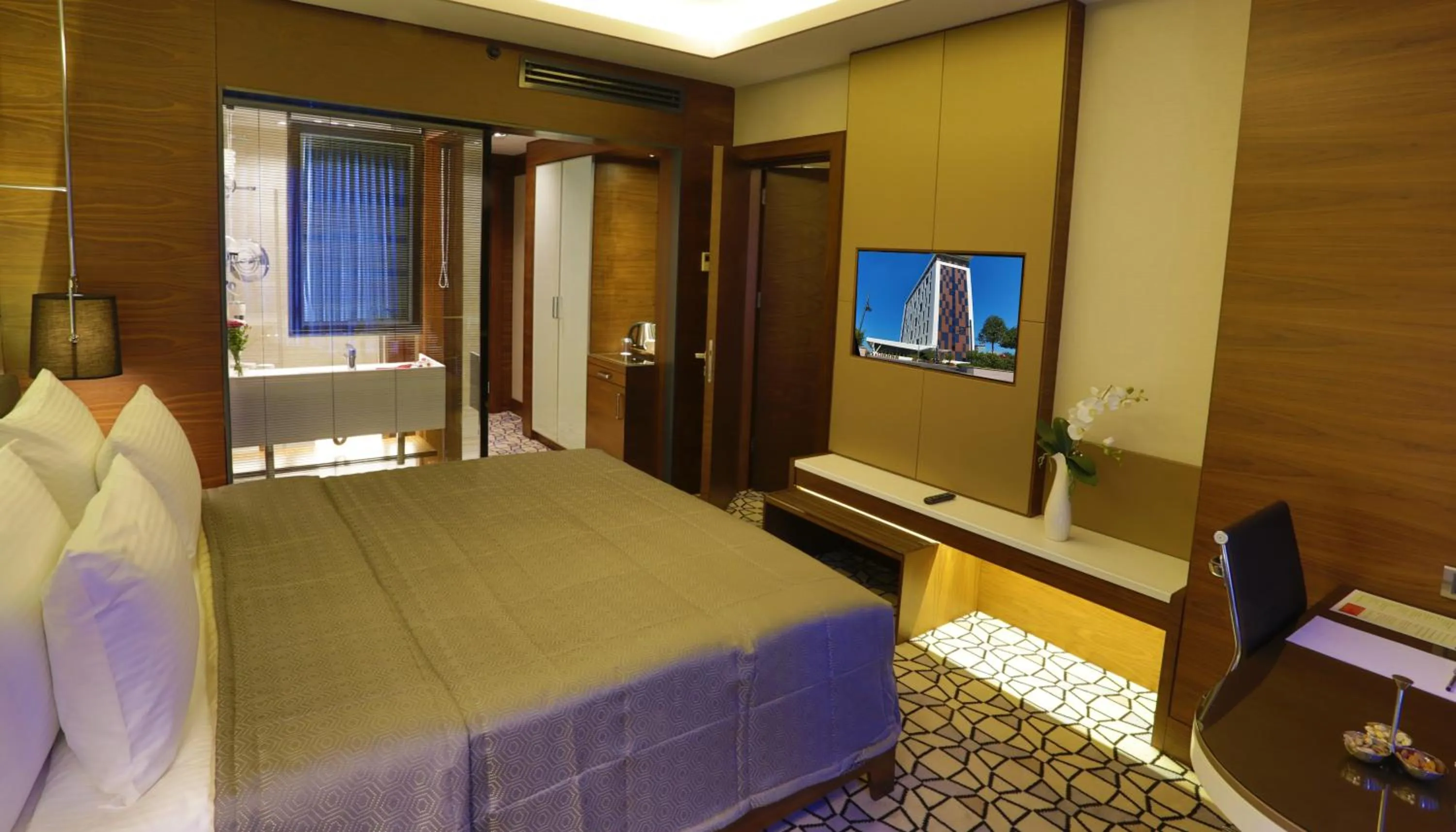 Photo of the whole room, Bed in Royal Stay Palace Hotel