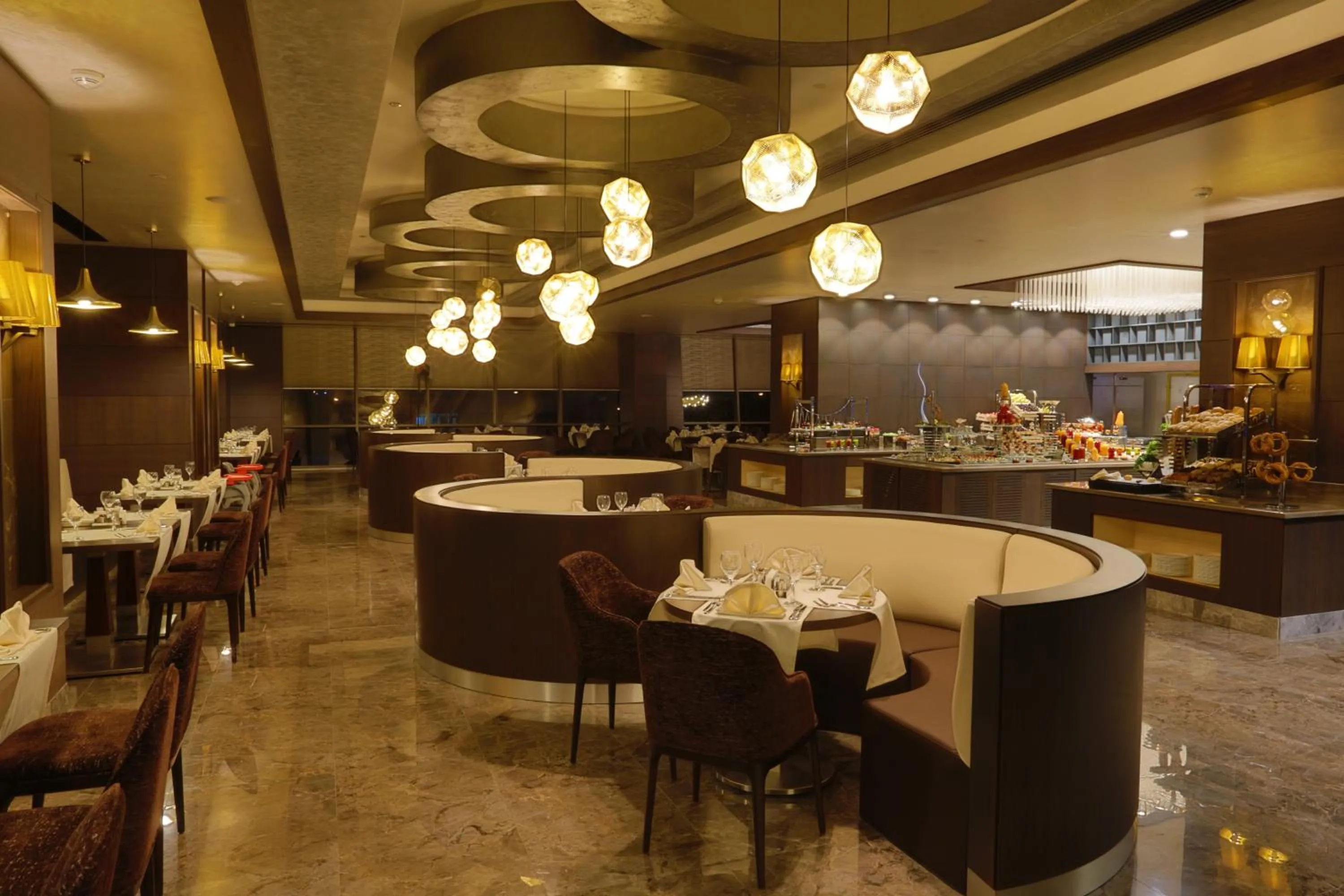 Restaurant/places to eat in Royal Stay Palace Hotel