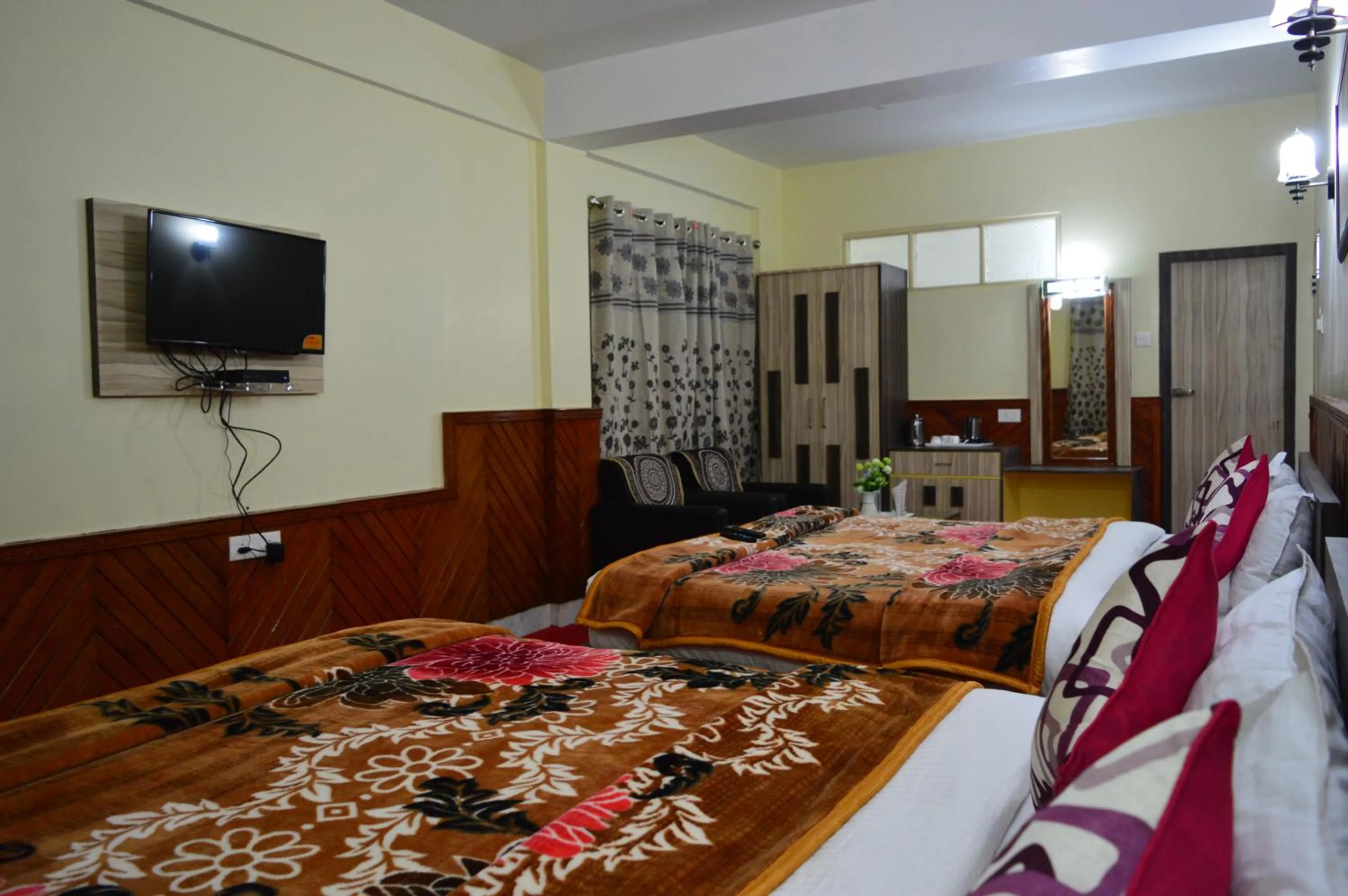 Bed in Hotel Golden Sunrise & Spa