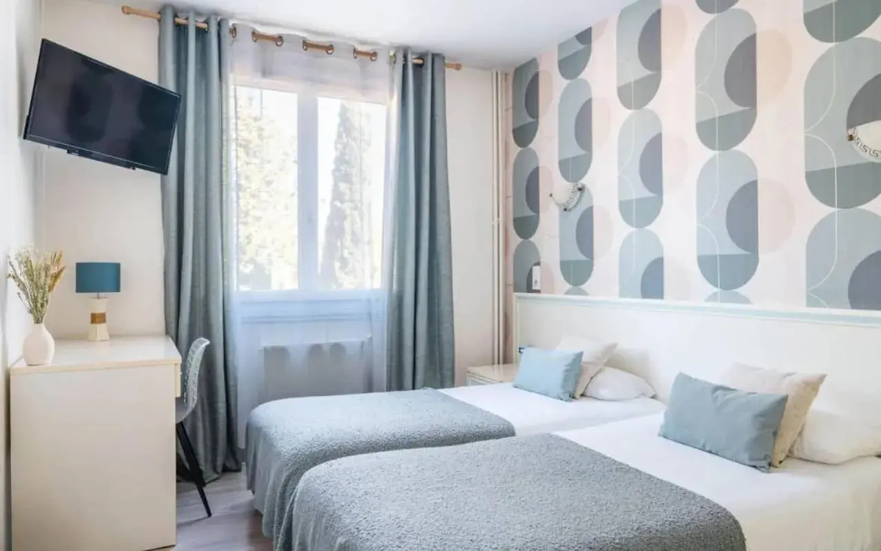 Bed in Logis Hôtel Emeraude Bed in Logis Hôtel Emeraude