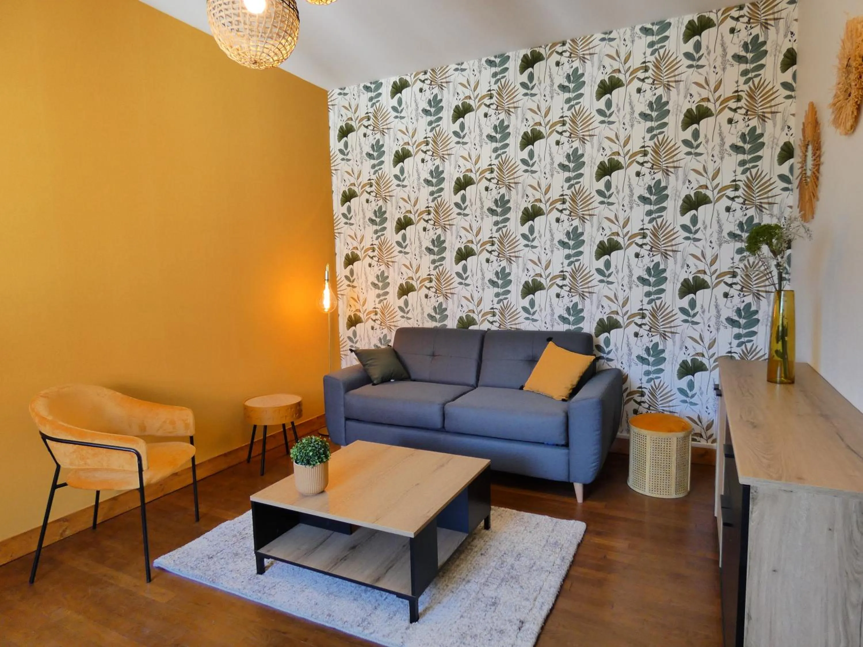 Living room in Logis Hôtel Emeraude