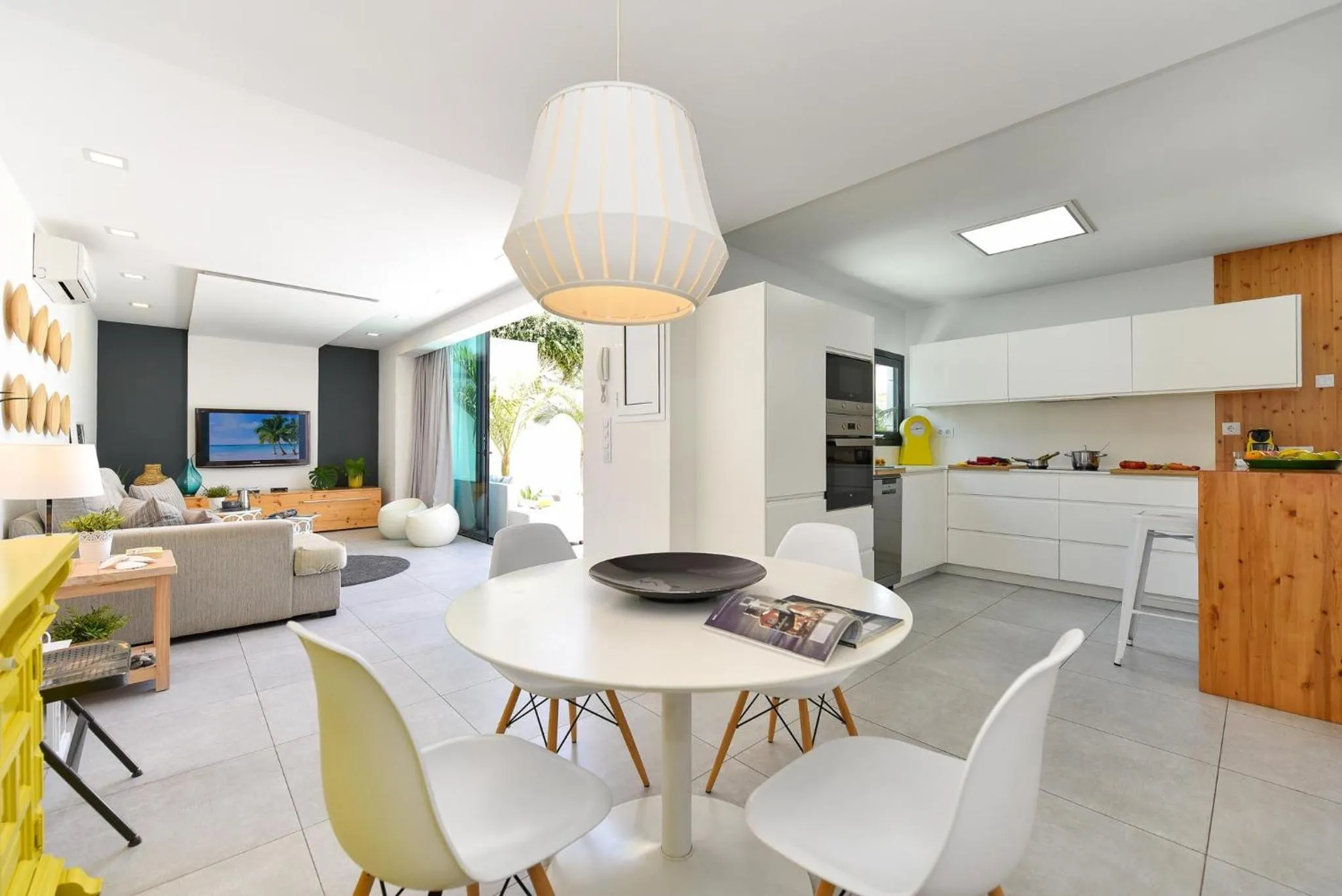 Kitchen or kitchenette in Cozy bungalow for 6 in Playa del Inglés GD04 by VillaGranCanaria