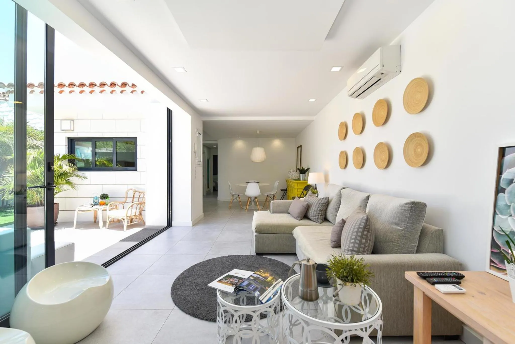 Living room in Cozy bungalow for 6 in Playa del Inglés GD04 by VillaGranCanaria