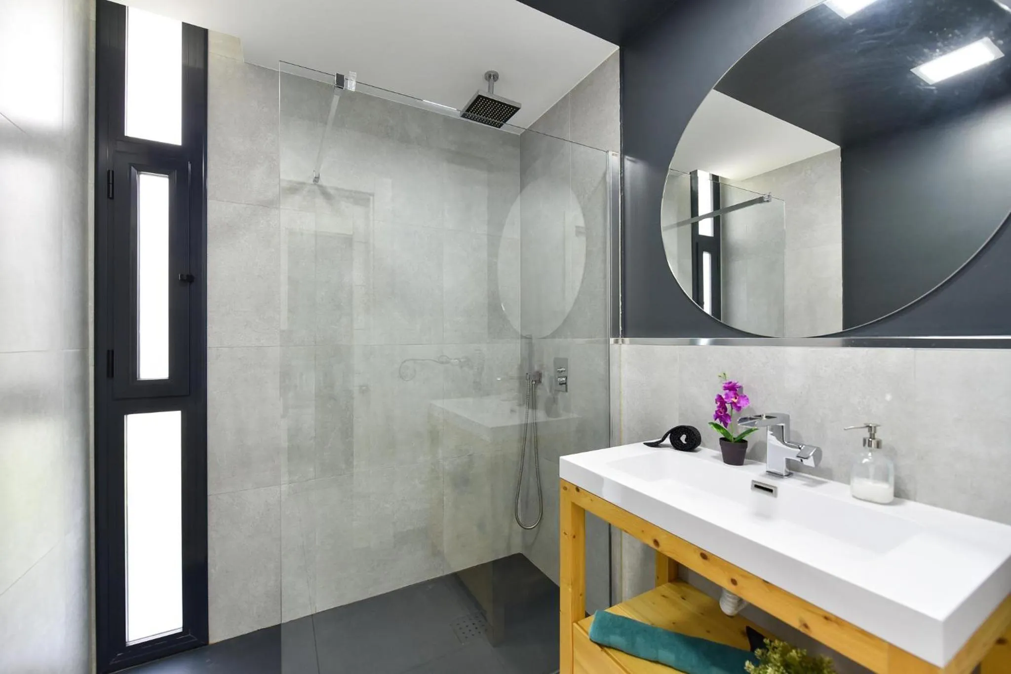 Shower in Cozy bungalow for 6 in Playa del Inglés GD04 by VillaGranCanaria