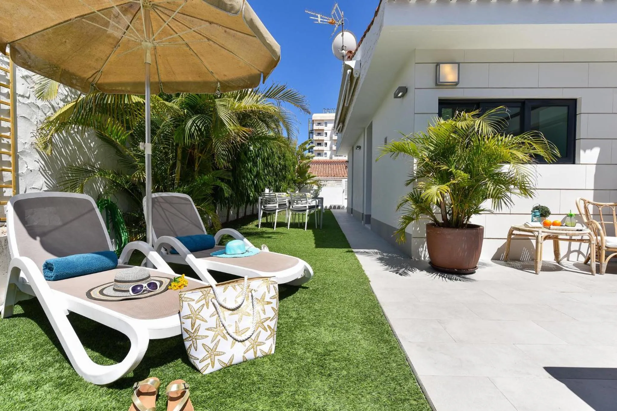 Patio in Cozy bungalow for 6 in Playa del Inglés GD04 by VillaGranCanaria