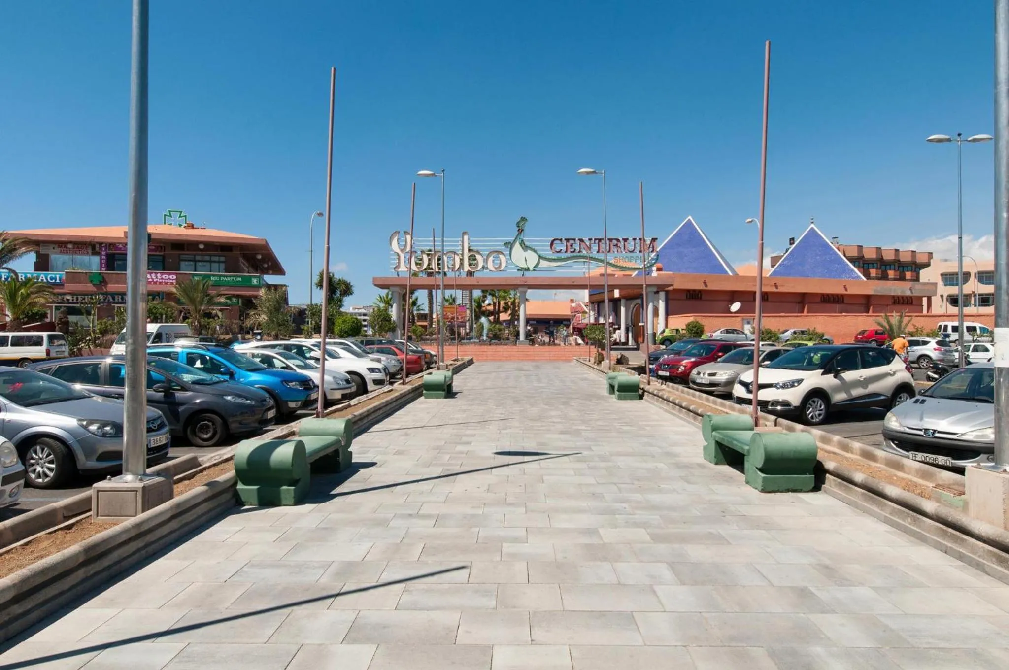 Shopping Area in Cozy bungalow for 6 in Playa del Inglés GD04 by VillaGranCanaria