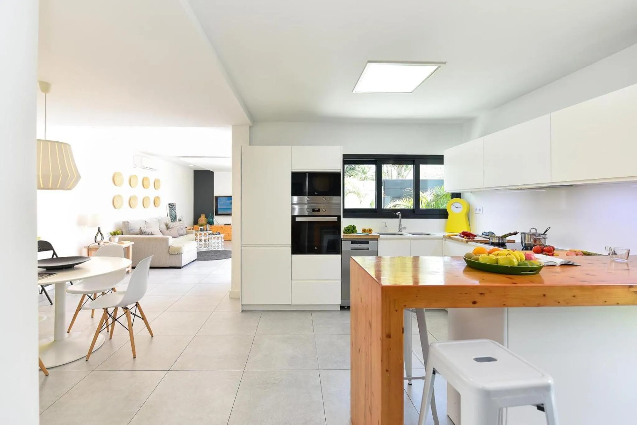 Kitchen or kitchenette in Cozy bungalow for 6 in Playa del Inglés GD04 by VillaGranCanaria