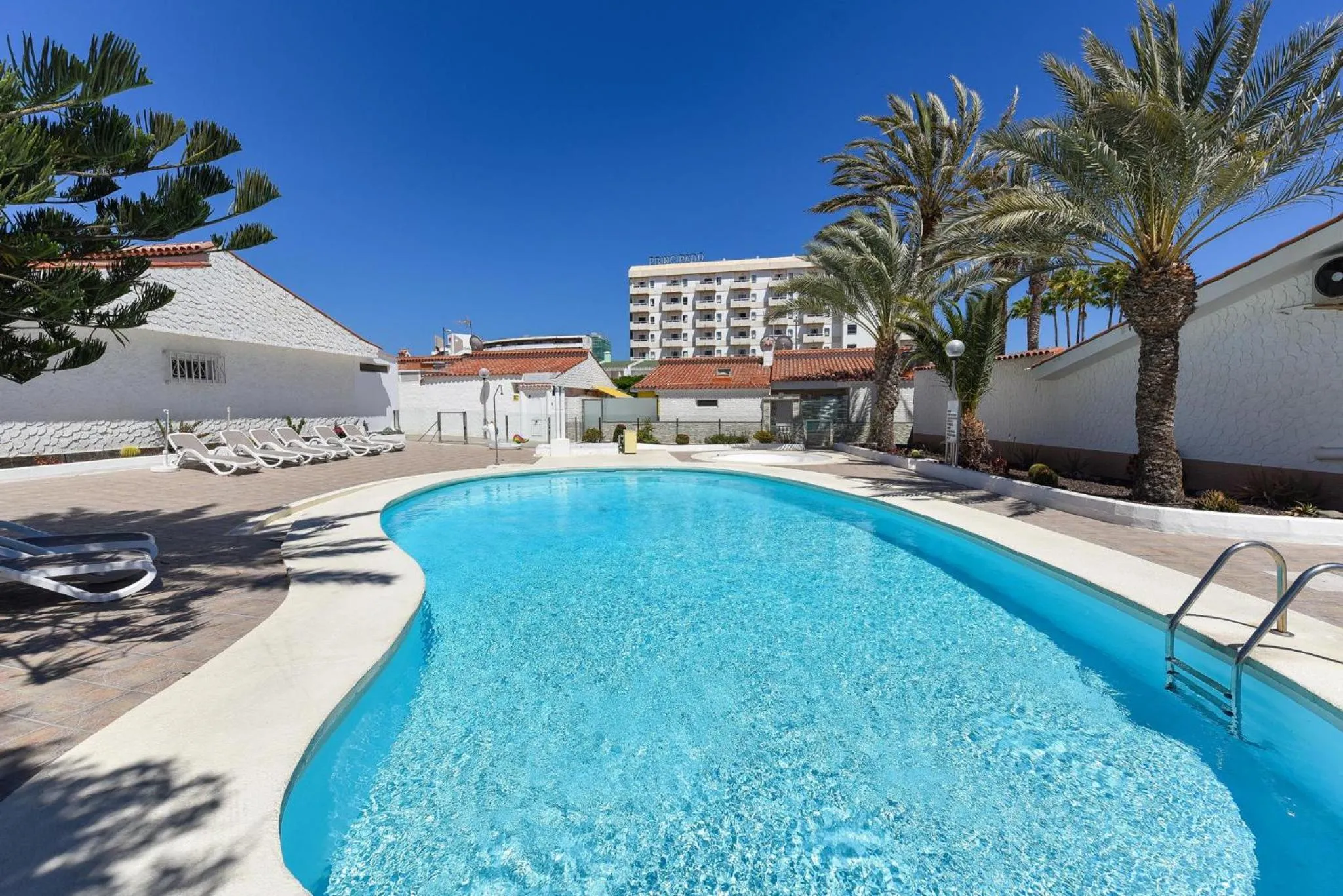Swimming pool in Cozy bungalow for 6 in Playa del Inglés GD04 by VillaGranCanaria