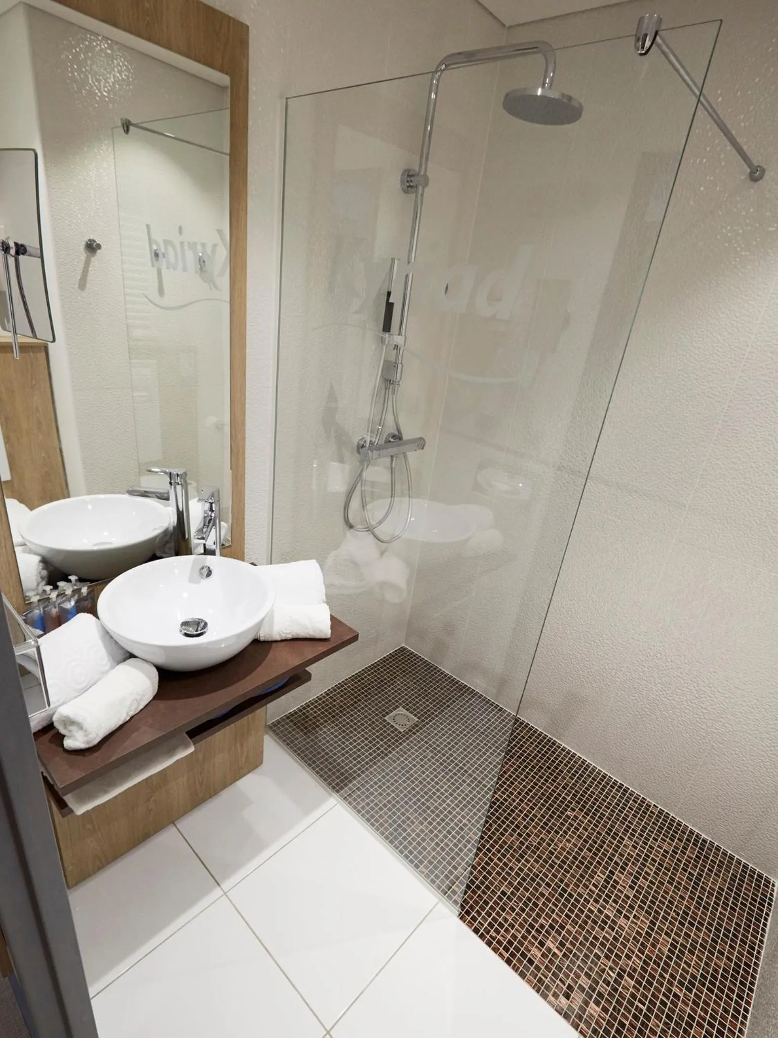 Shower in Kyriad Prestige Residence & Spa Cabourg-Dives-sur-Mer