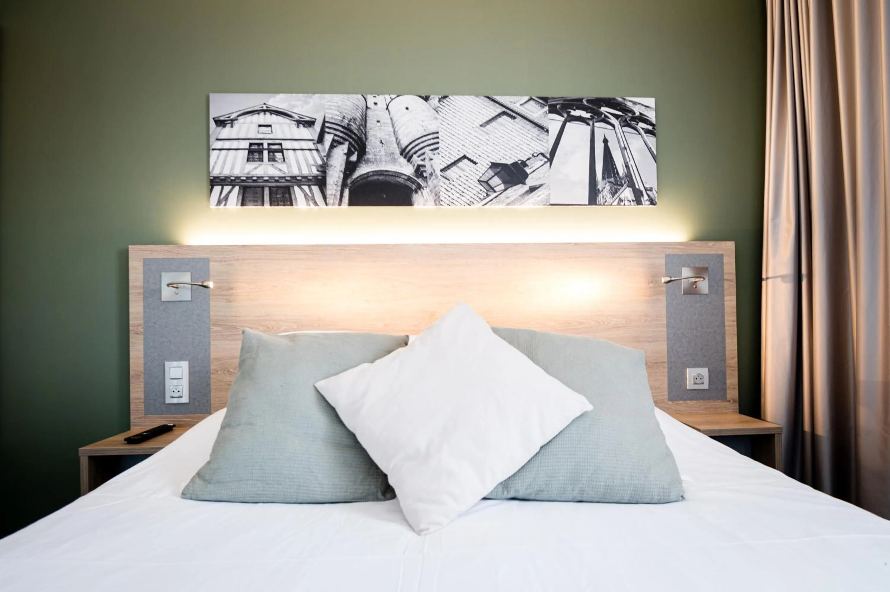 Bed in Kyriad Prestige Residence & Spa Cabourg-Dives-sur-Mer