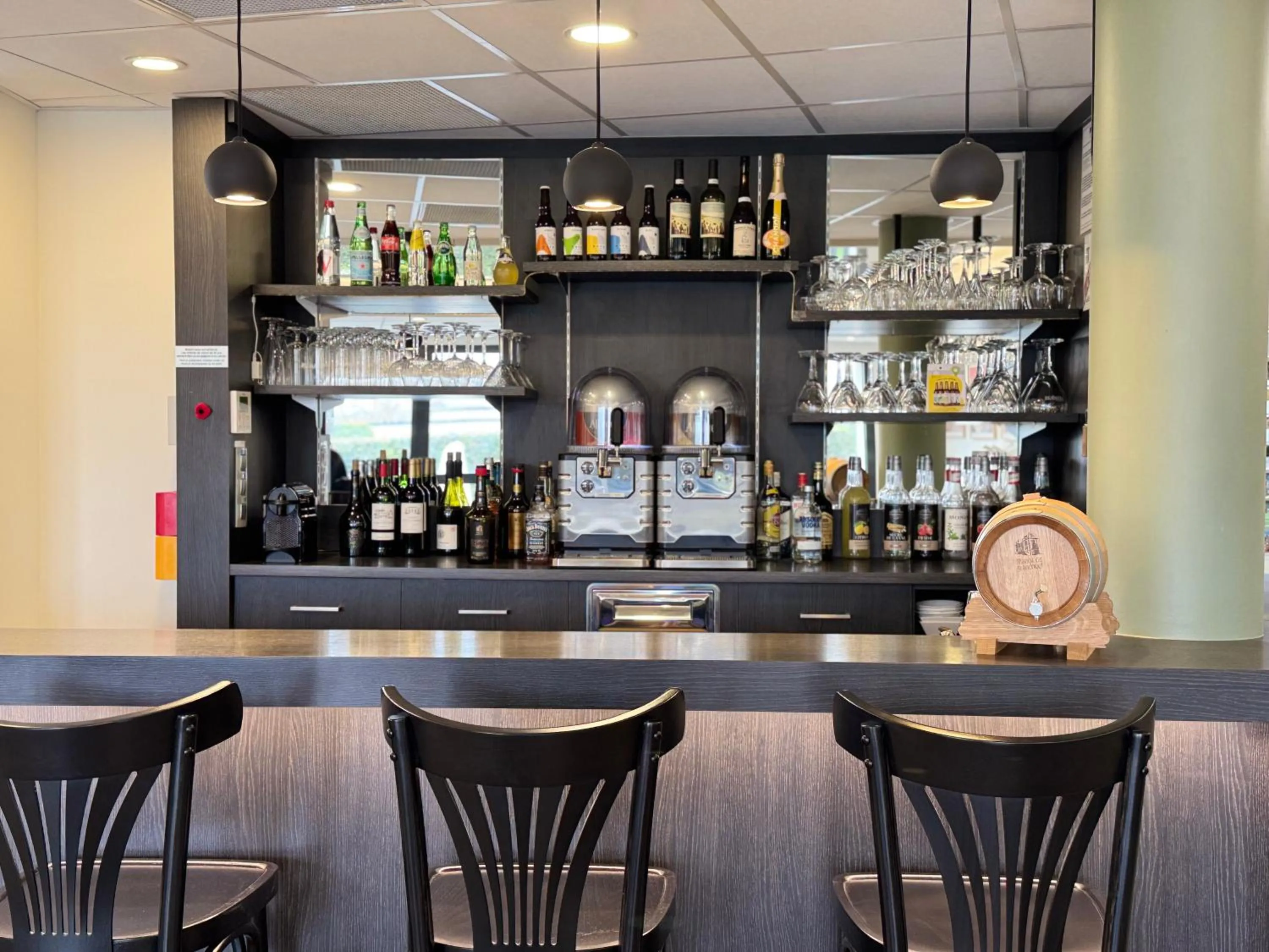 Lounge or bar in Kyriad Prestige Residence & Spa Cabourg-Dives-sur-Mer