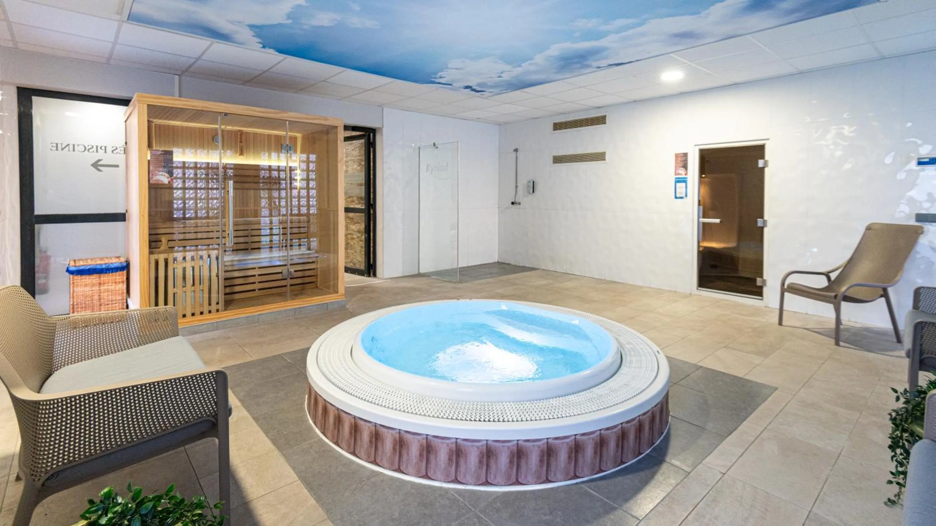 Hot Tub in Kyriad Prestige Residence & Spa Cabourg-Dives-sur-Mer