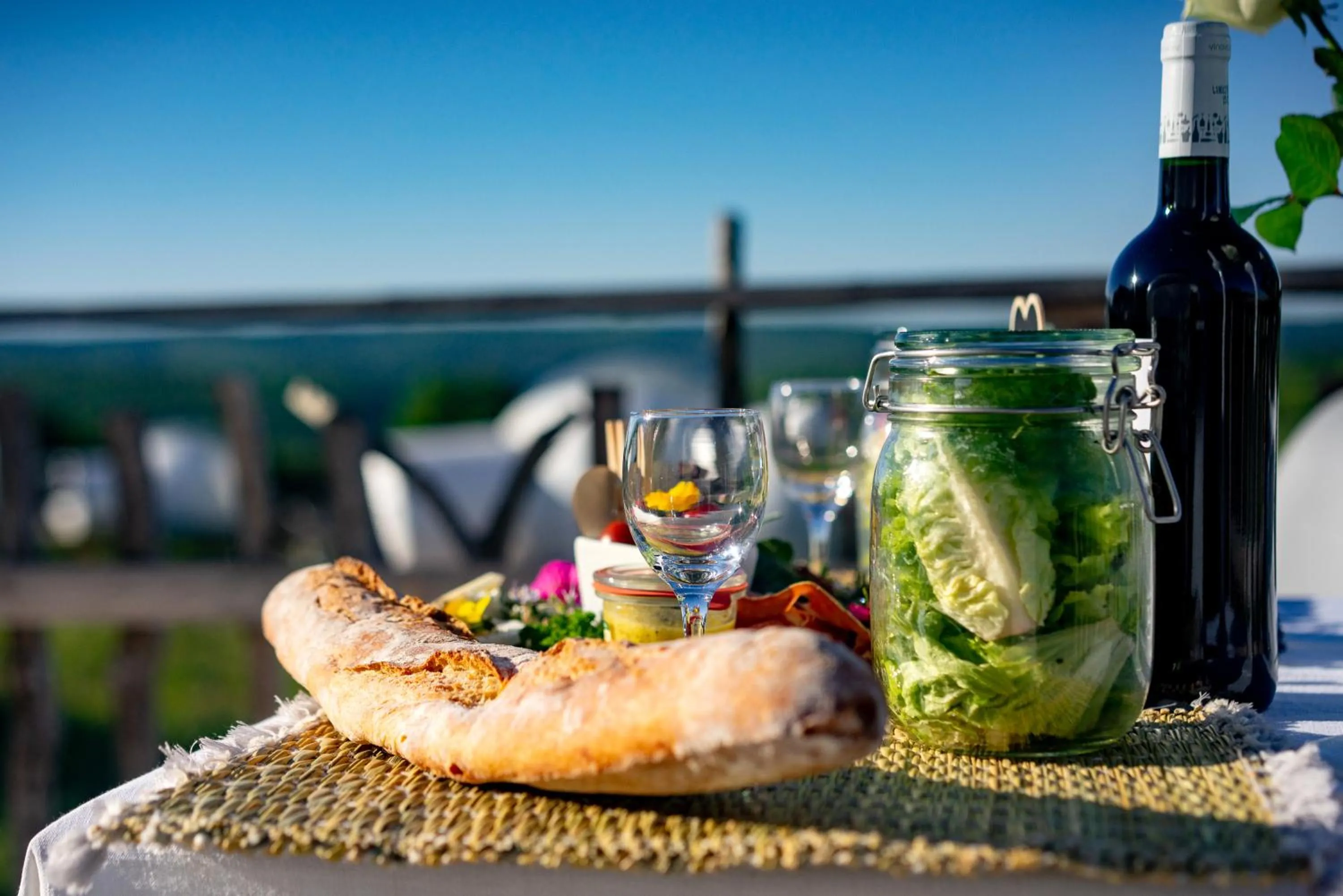 Food and drinks in noct enbulle